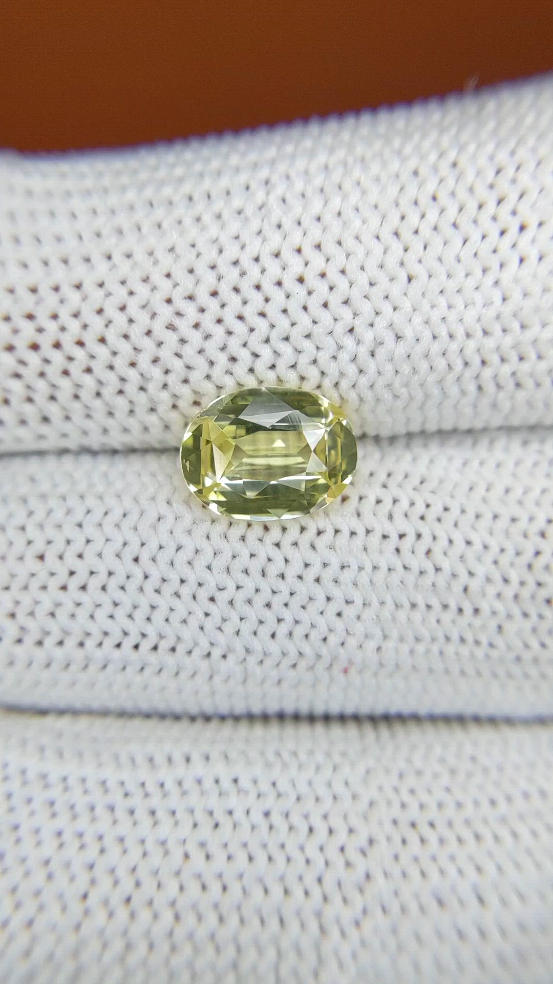2.29 Ct. Yellow Sapphire from Ceylon (Sri Lanka) Size Video