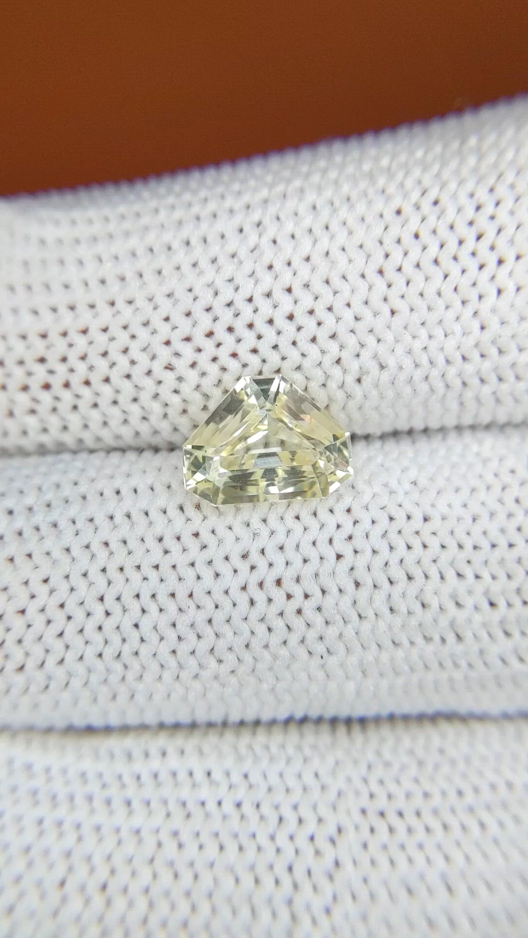 2.51 Ct. Yellow Sapphire from Ceylon (Sri Lanka) Size Video