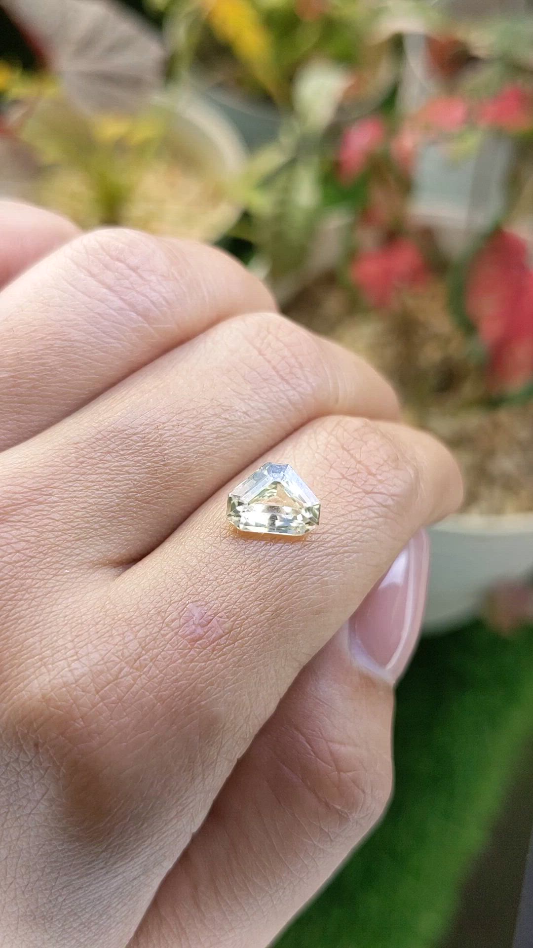 2.51 Ct. Yellow Sapphire from Ceylon (Sri Lanka) Size Video