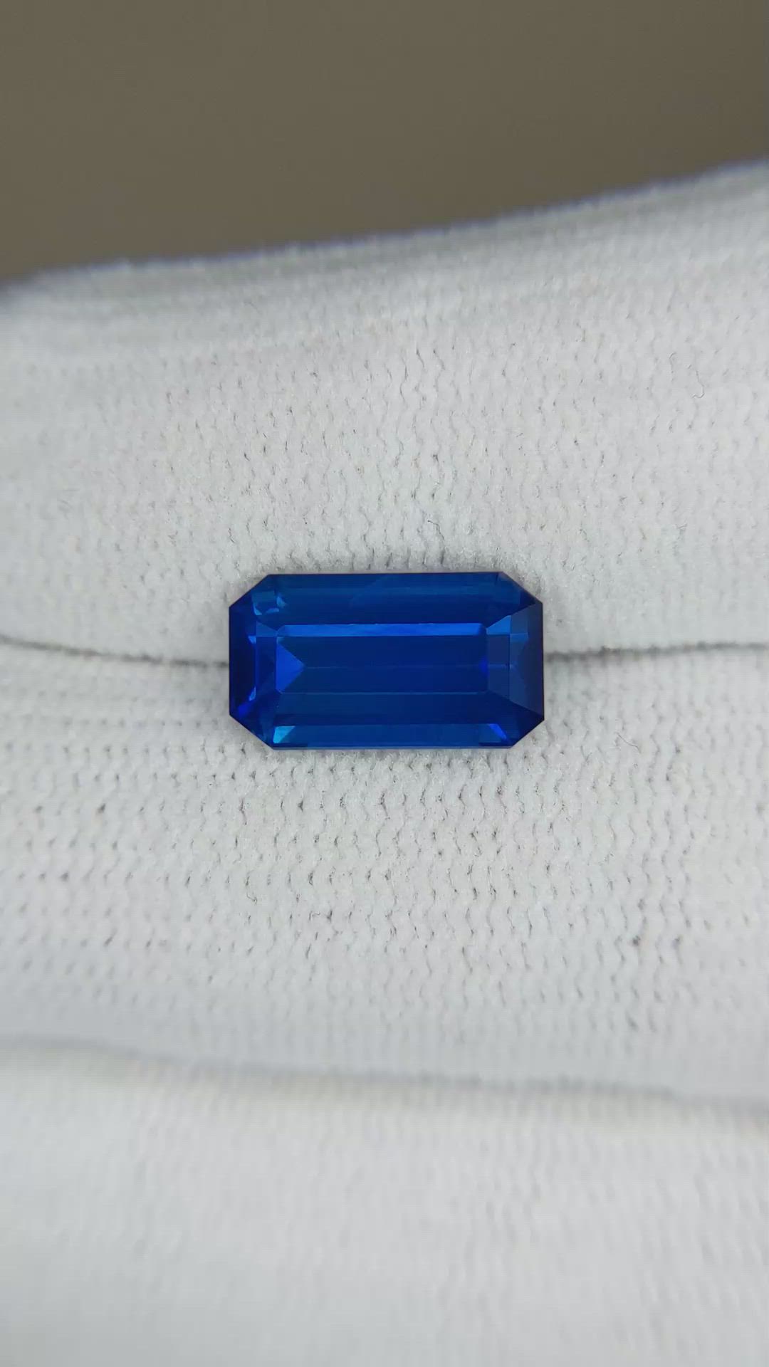 4.57 Ct. Blue Sapphire from Ceylon (Sri Lanka) Size Video