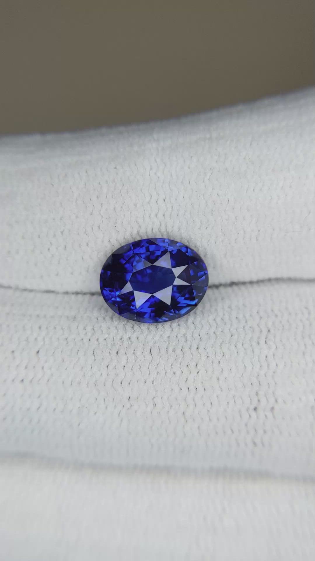 4.06 Ct. Blue Sapphire from Ceylon (Sri Lanka) Size Video