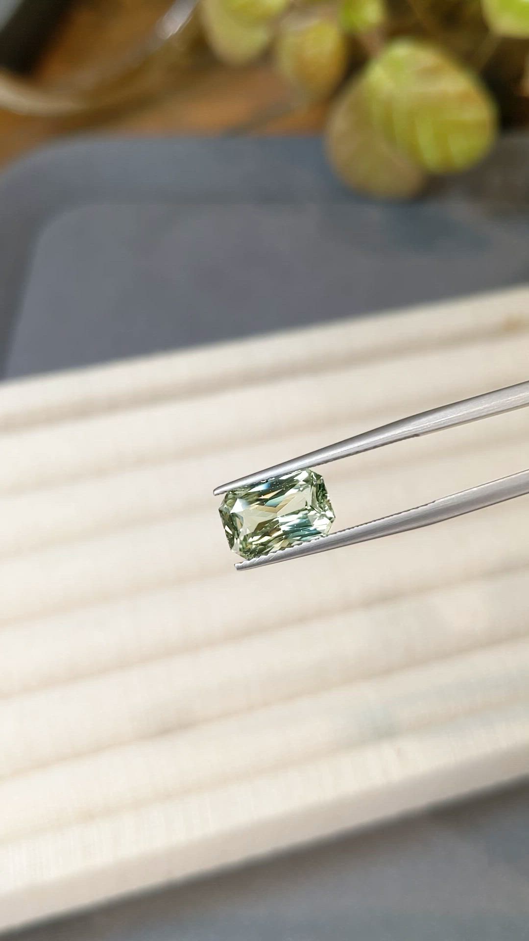 4.03 Ct. Yellowish Green Sapphire from Ceylon (Sri Lanka) Size Video