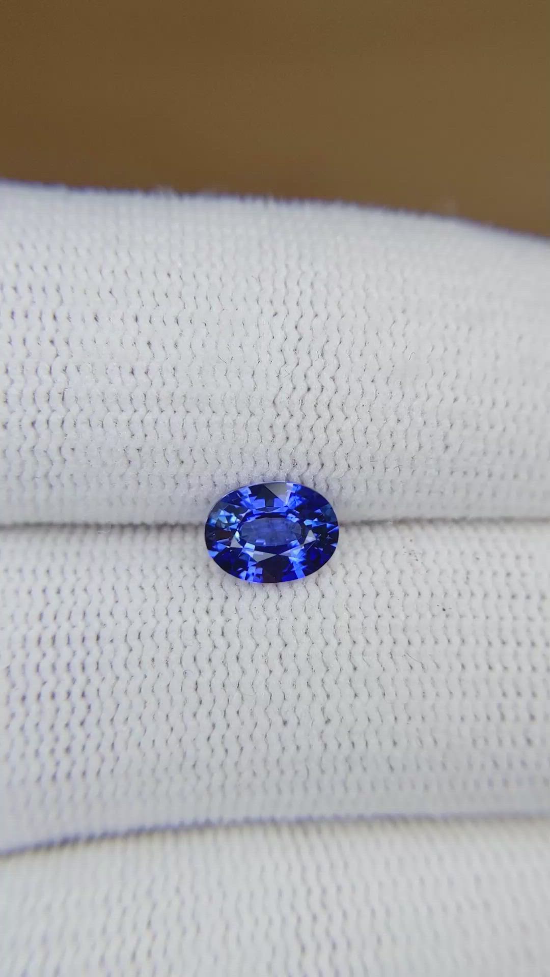 1.03 Ct. Blue Sapphire from Ceylon (Sri Lanka) Size Video