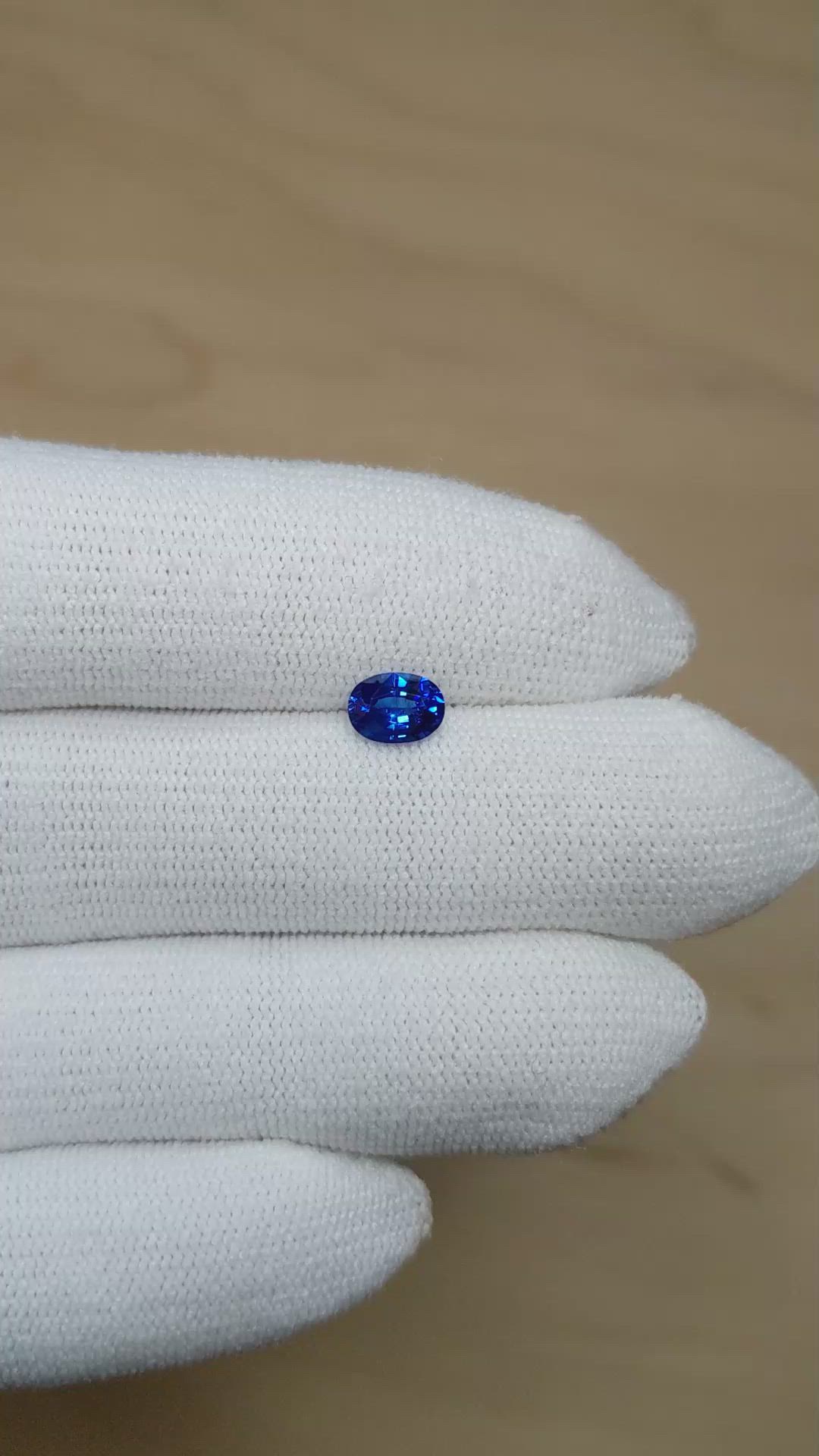 0.91 Ct. Blue Sapphire from Ceylon (Sri Lanka) Size Video
