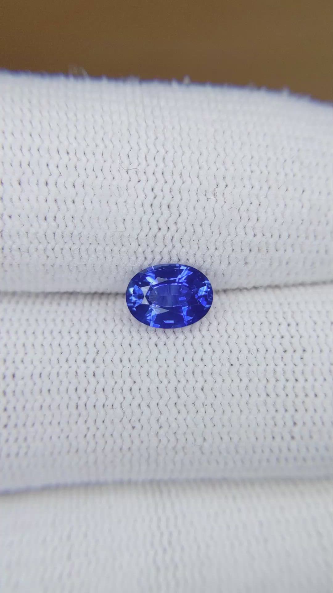 1.18 Ct. Blue Sapphire from Ceylon (Sri Lanka) Size Video