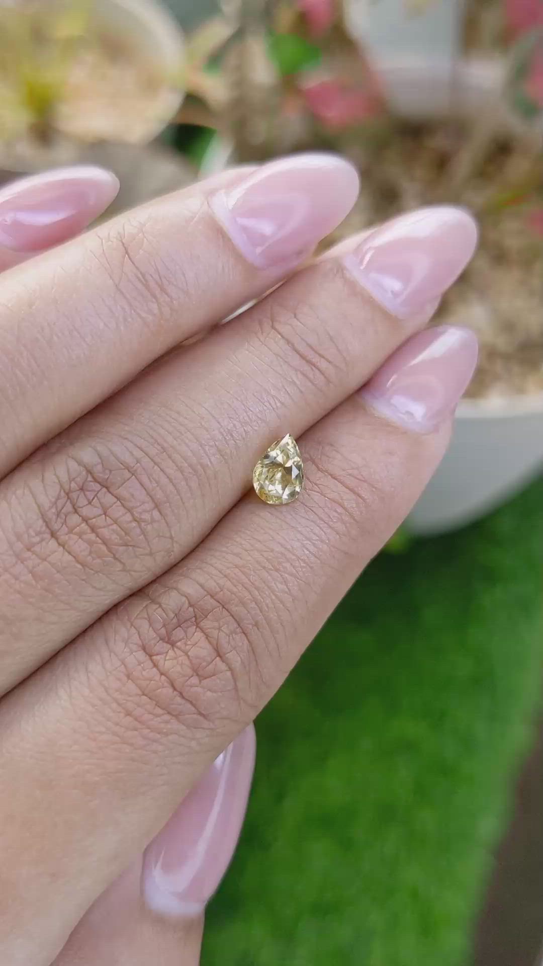 1.10 Ct. Yellow Sapphire from Ceylon (Sri Lanka) Size Video