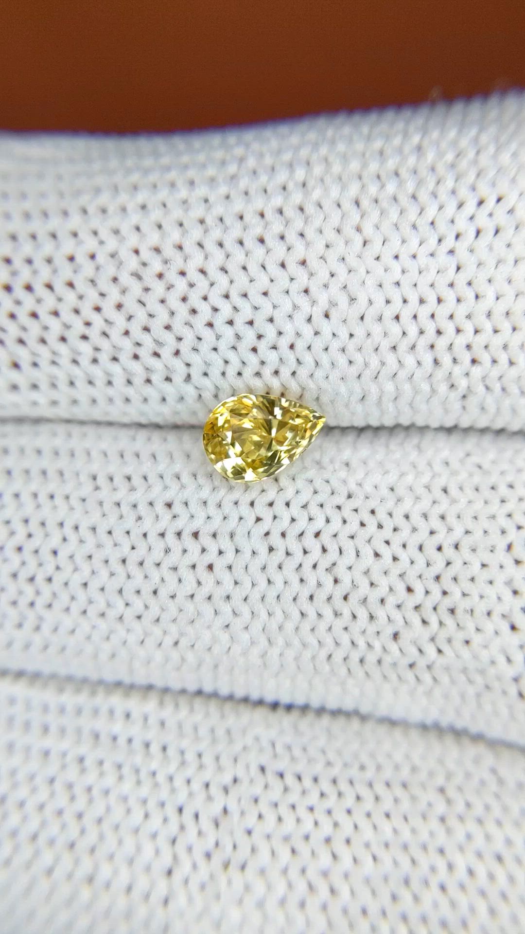 1.10 Ct. Yellow Sapphire from Ceylon (Sri Lanka) Size Video