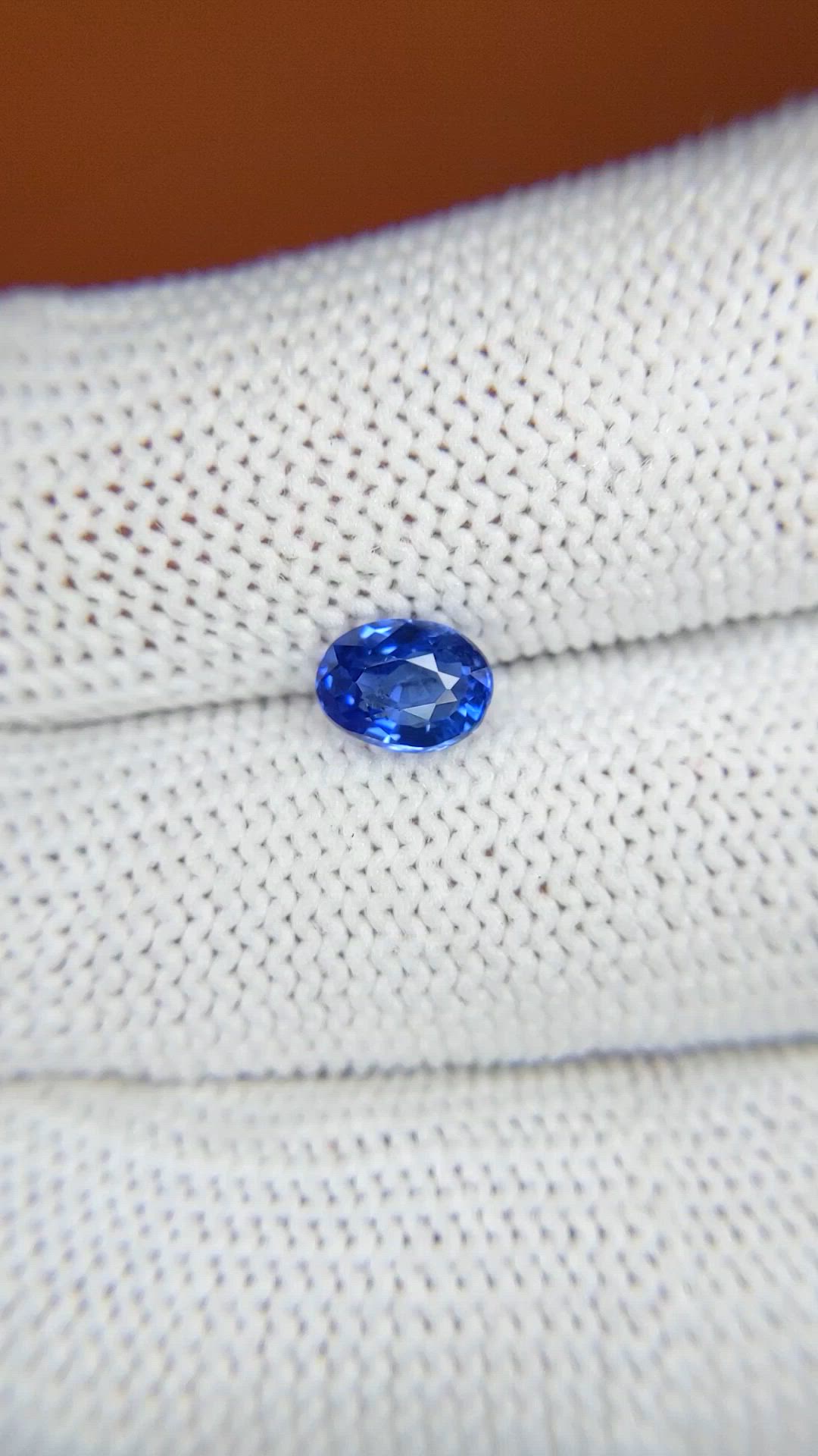 1.01 Ct. Blue Sapphire from Ceylon (Sri Lanka) Size Video