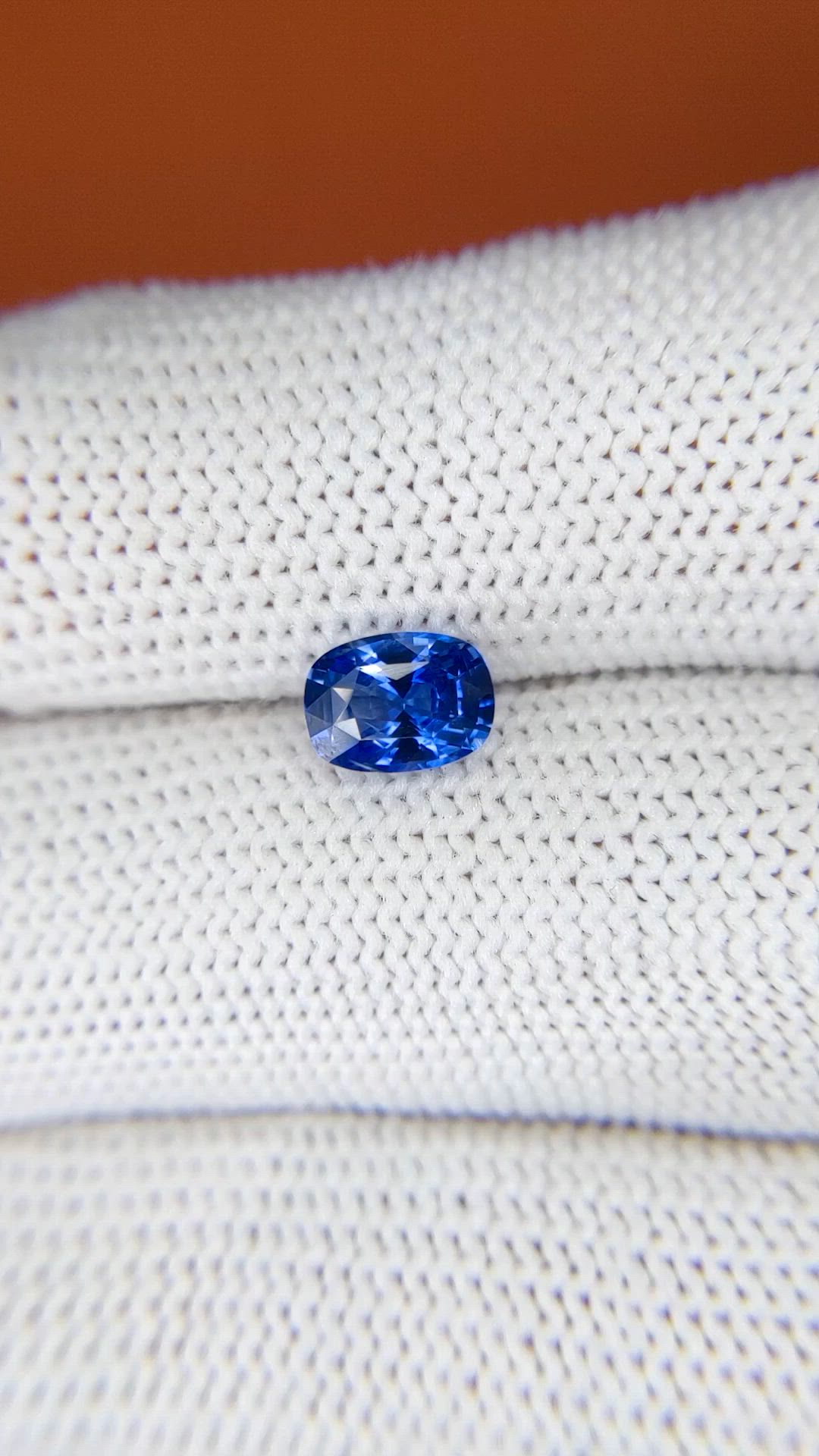 1.10 Ct. Blue Sapphire from Ceylon (Sri Lanka) Size Video