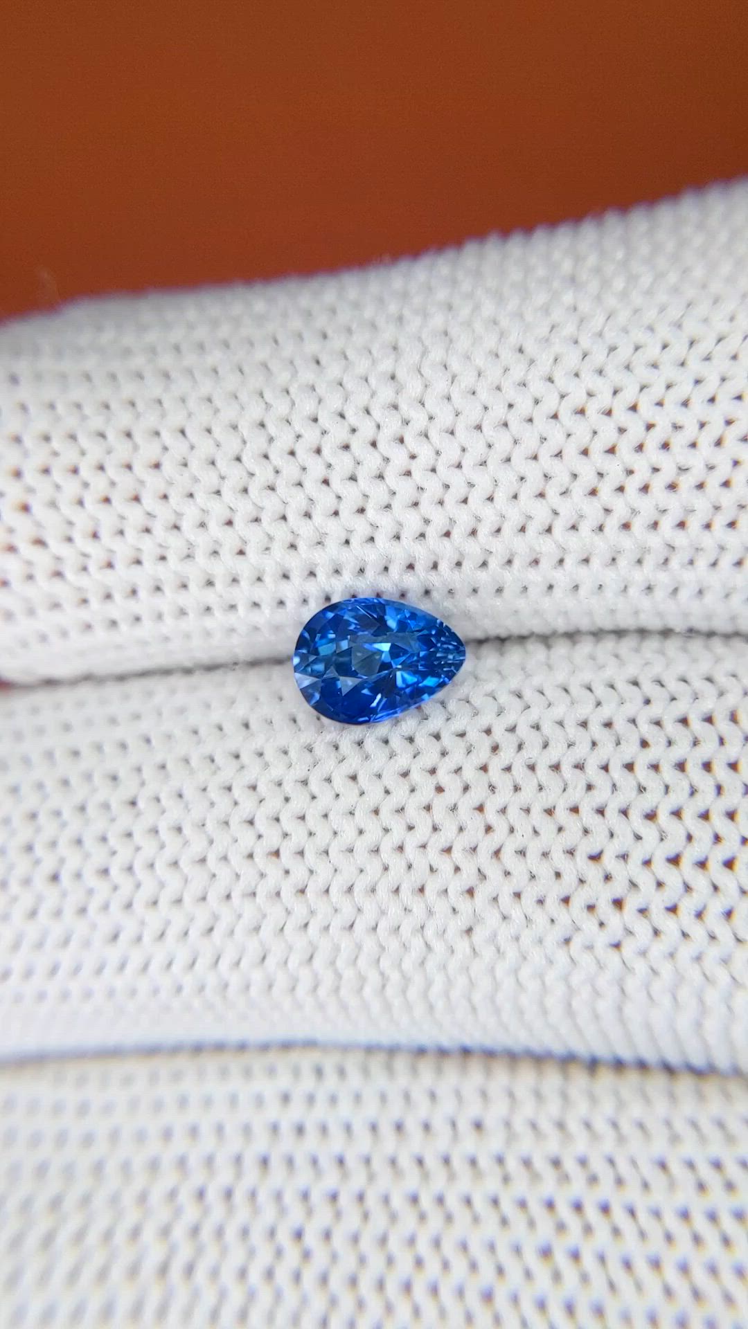 1.03 Ct. Blue Sapphire from Ceylon (Sri Lanka) Size Video