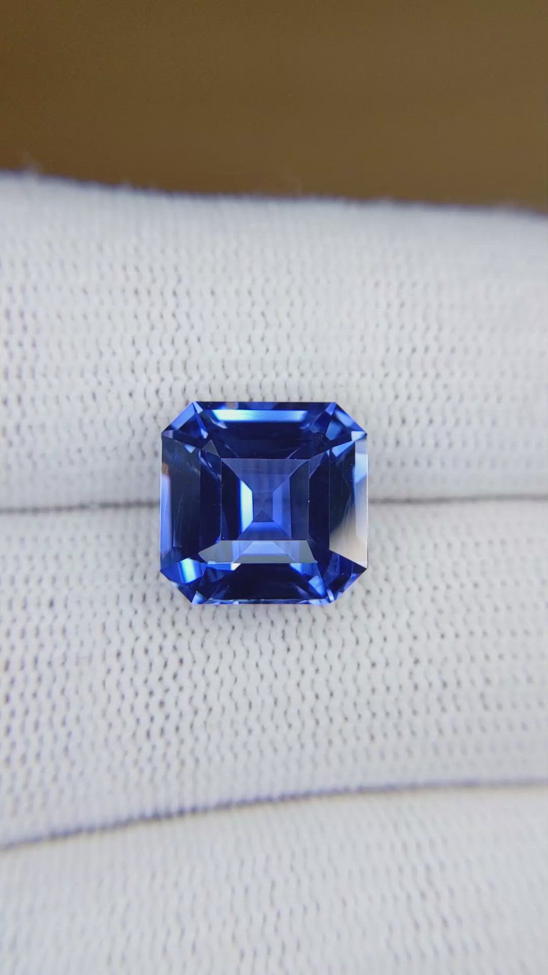 8.21 Ct. Blue Sapphire from Ceylon (Sri Lanka) Size Video