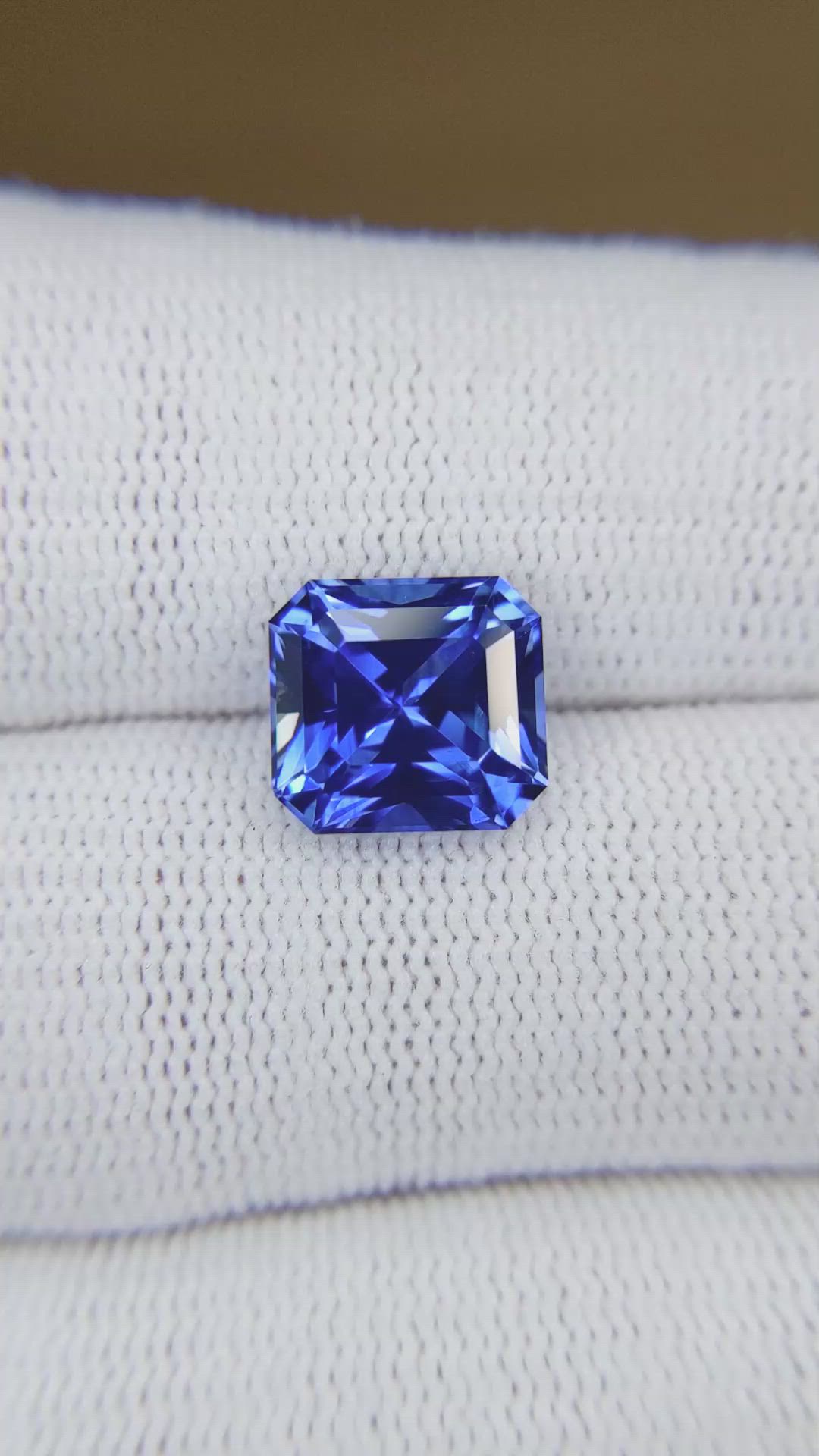 5.01 Ct. Blue Sapphire from Ceylon (Sri Lanka) Size Video