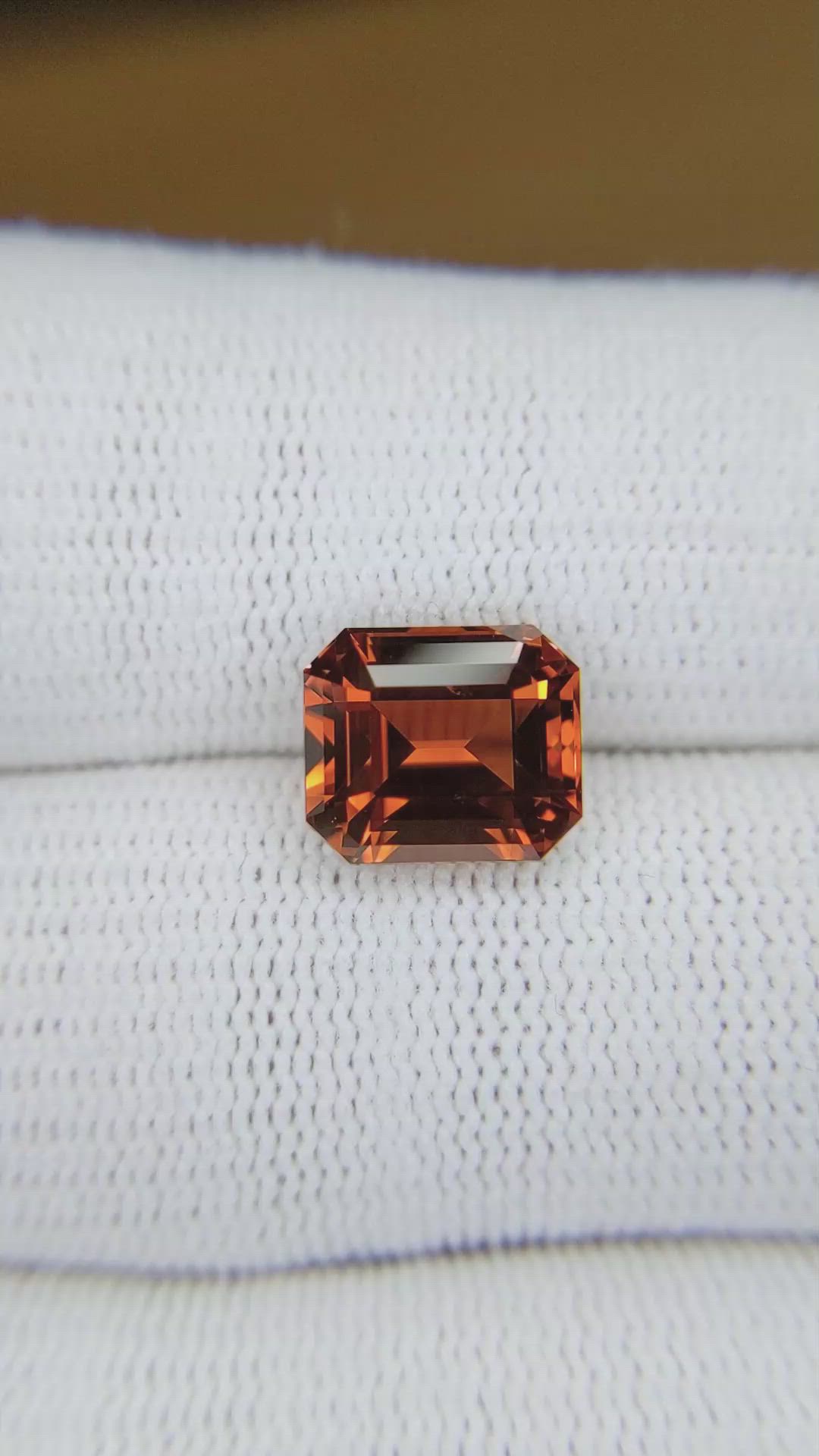5.14 Ct. Orangish Brown Sapphire from Ceylon (Sri Lanka) Size Video