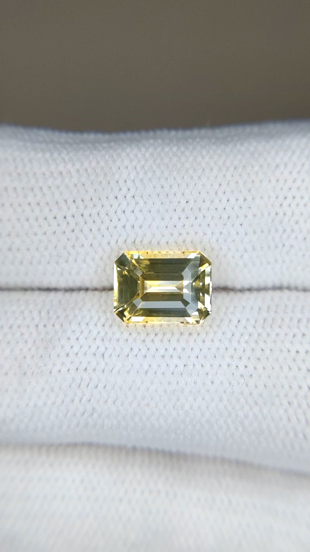 3.20 Ct. Yellow Sapphire from Ceylon (Sri Lanka) Size Video