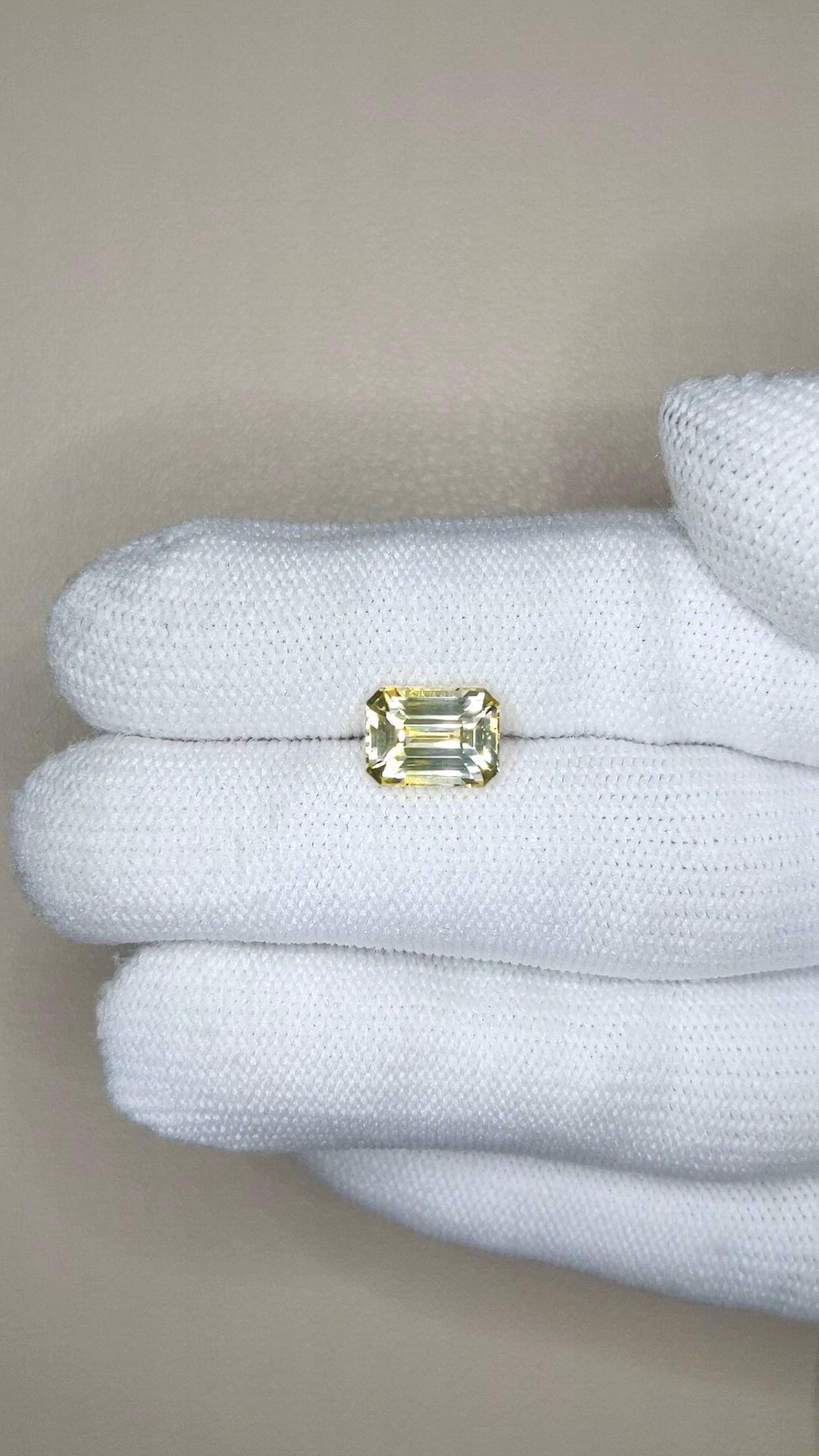 3.20 Ct. Yellow Sapphire from Ceylon (Sri Lanka) Size Video