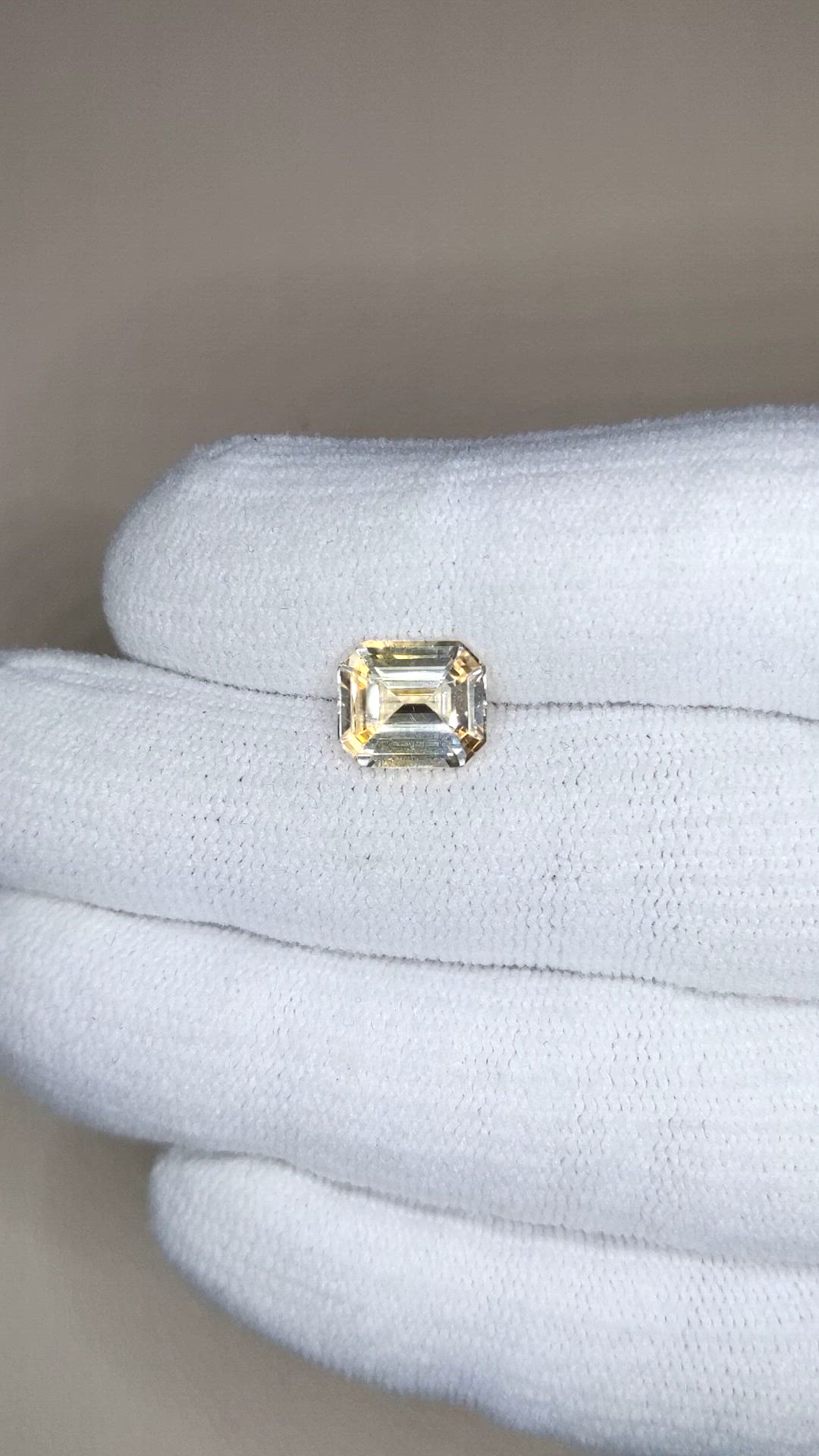 3.11 Ct. Yellow Sapphire from Ceylon (Sri Lanka) Size Video