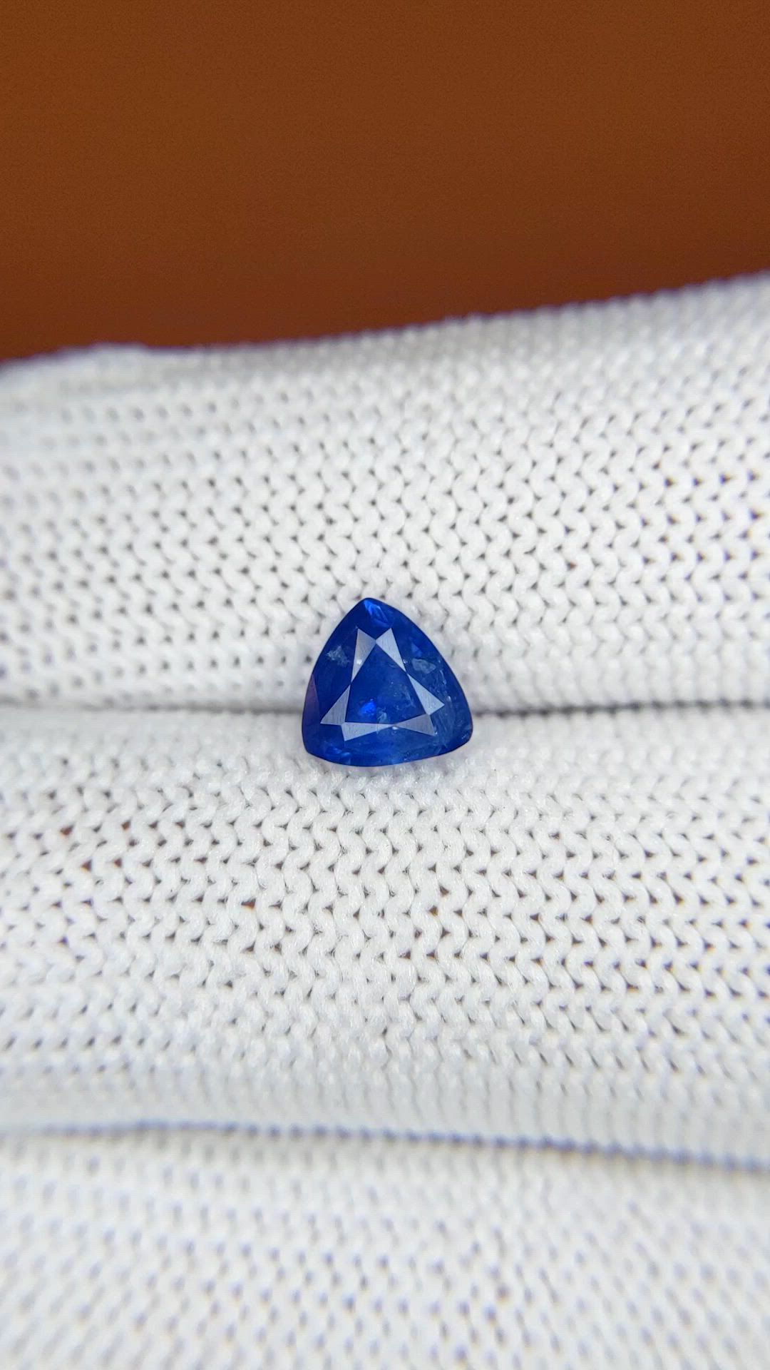 1.41 Ct. Blue Sapphire from Ceylon (Sri Lanka) Size Video