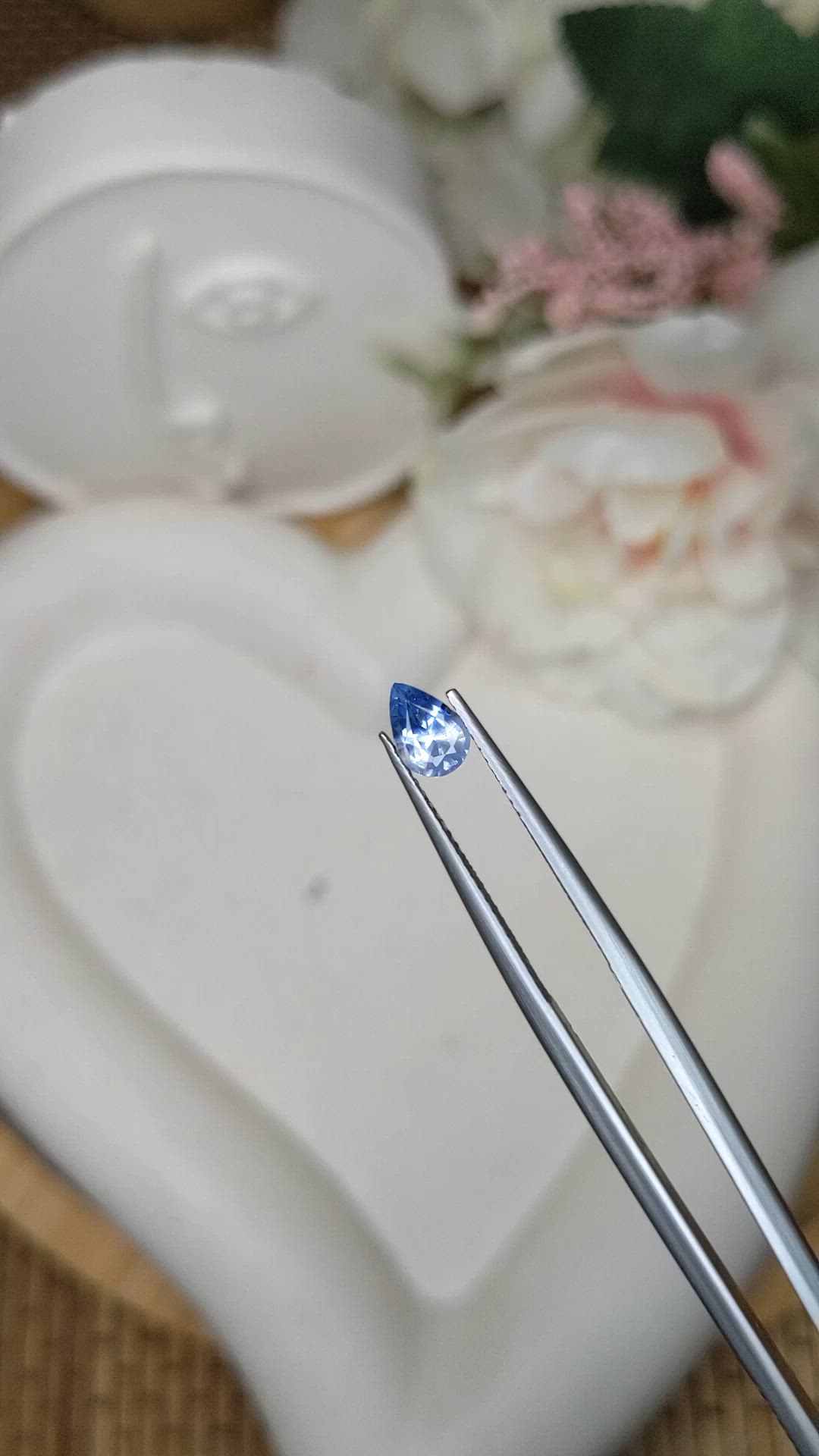 0.70 Ct. Bi Color / Parti Sapphire from Ceylon (Sri Lanka) Size Video