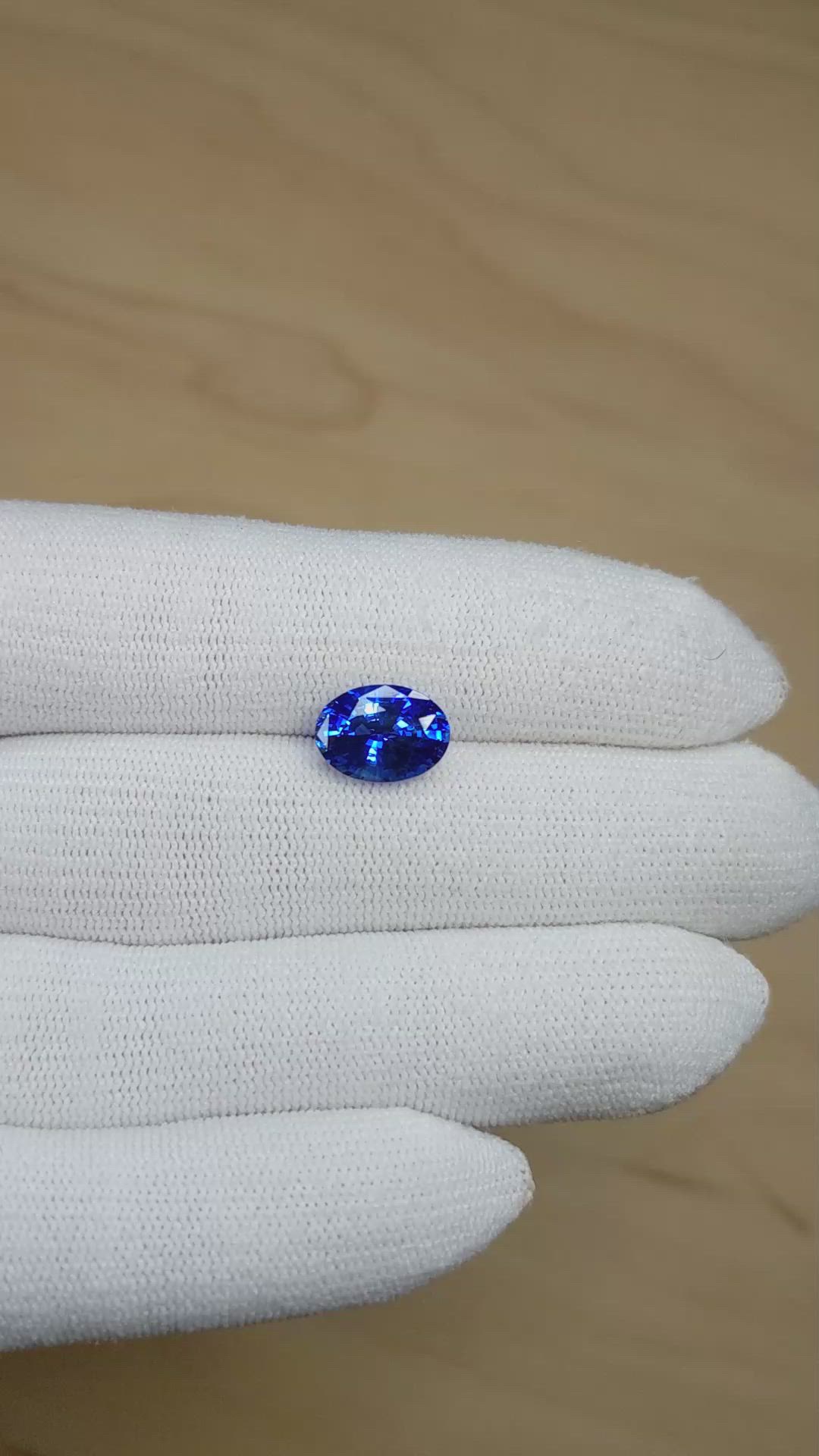 3.85 Ct. Blue Sapphire from Ceylon (Sri Lanka) Size Video
