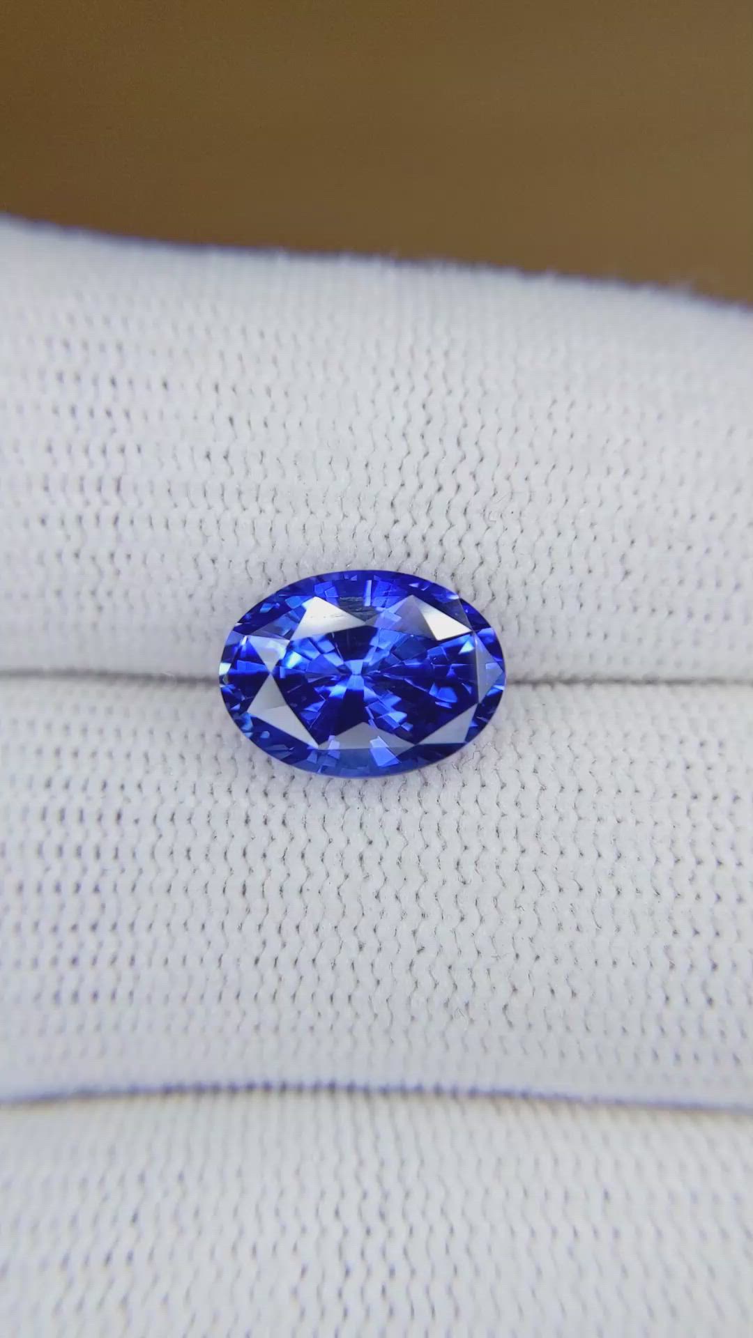 3.85 Ct. Blue Sapphire from Ceylon (Sri Lanka) Size Video