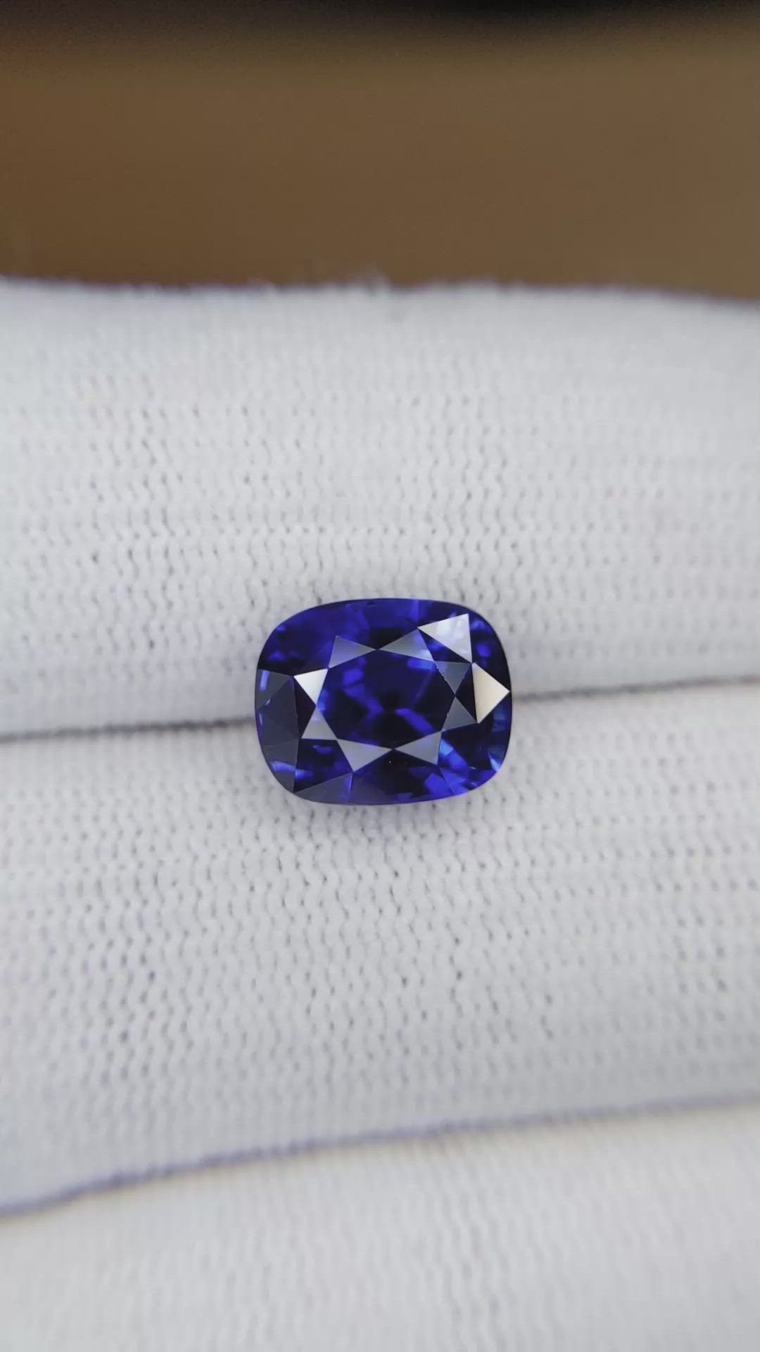 5.03 Ct. Blue Sapphire from Ceylon (Sri Lanka) Size Video
