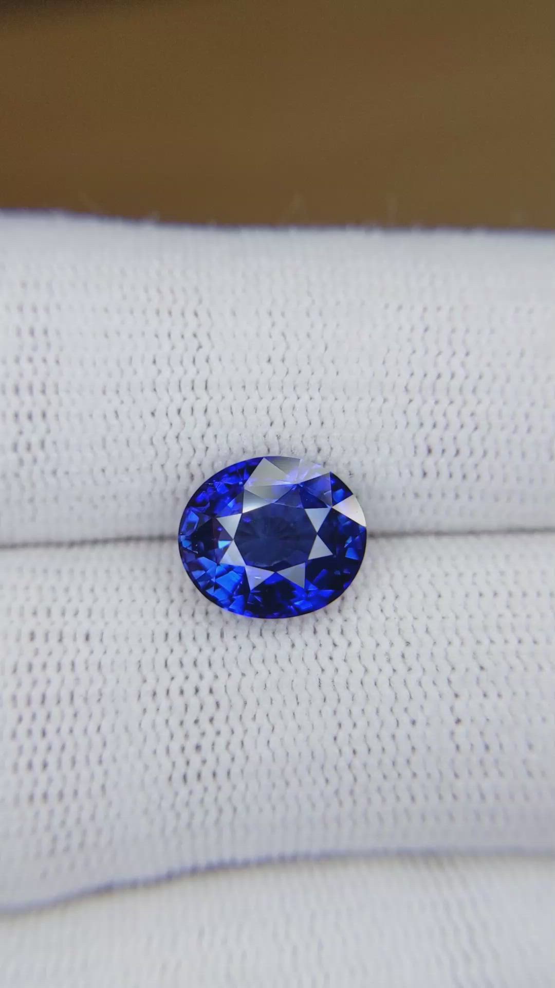 4.07 Ct. Blue Sapphire from Madagascar Size Video