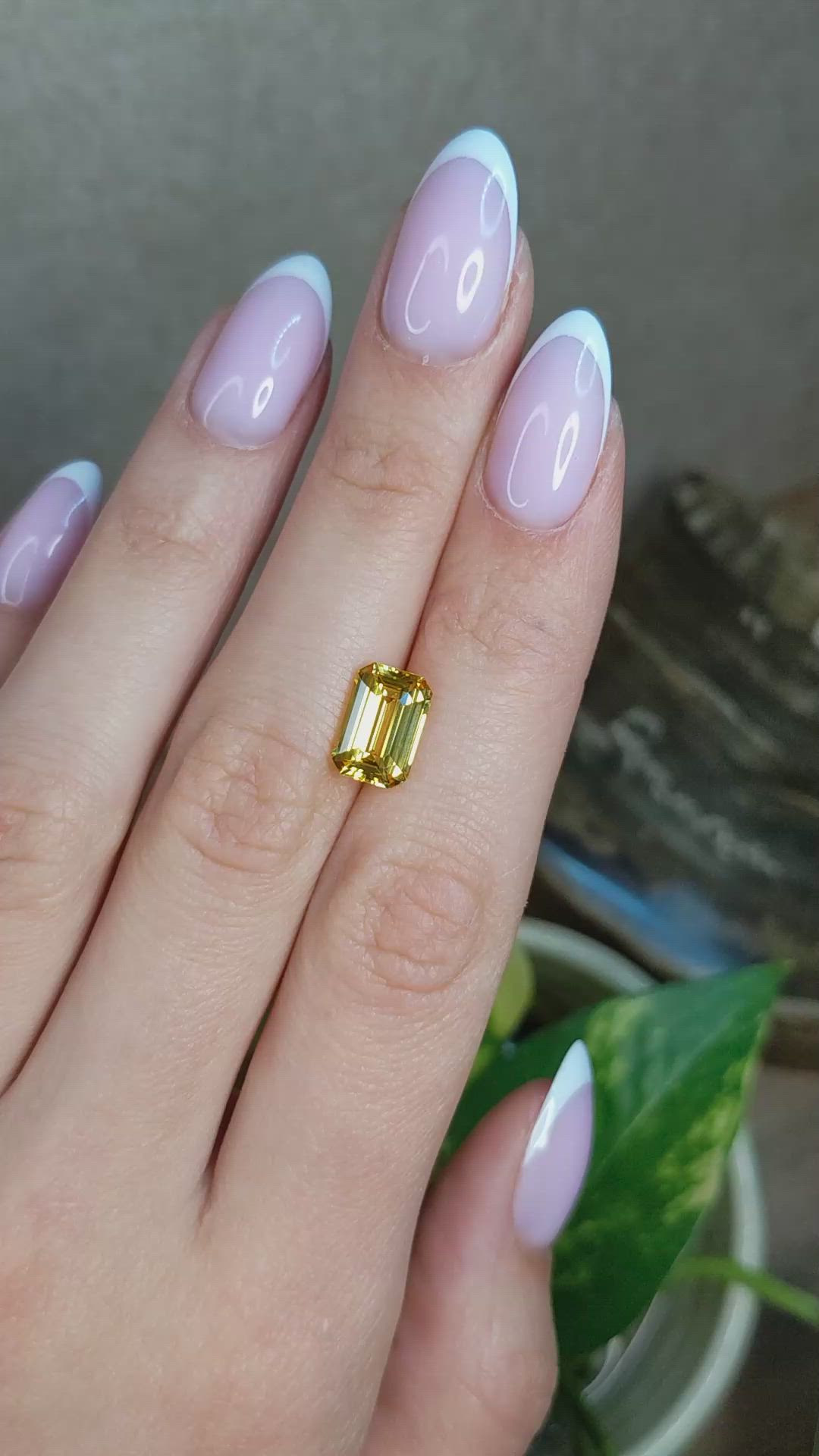 4.03 Ct. Yellow Sapphire from Ceylon (Sri Lanka) Size Video