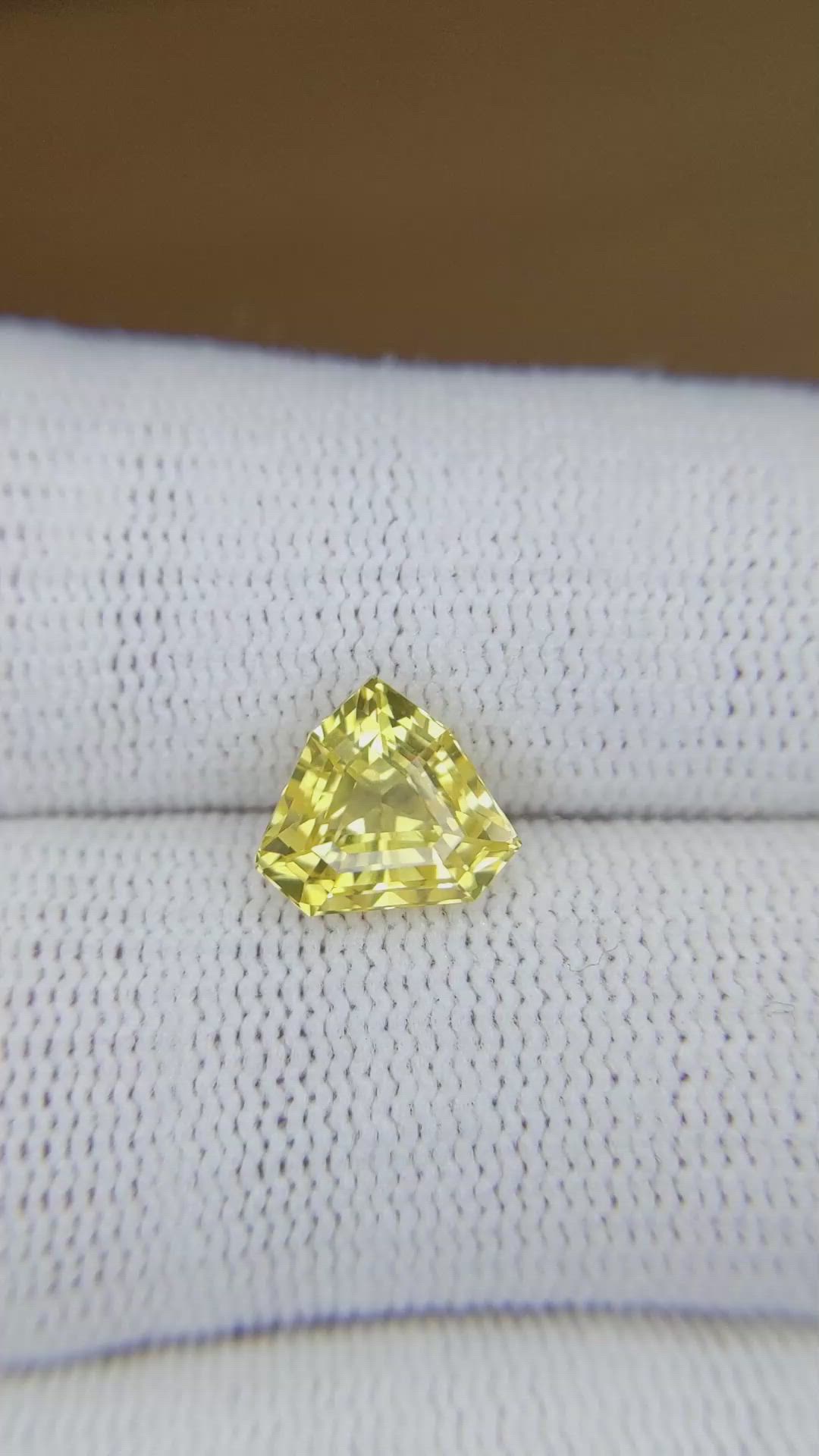 3.05 Ct. Yellow Sapphire from Ceylon (Sri Lanka) Size Video