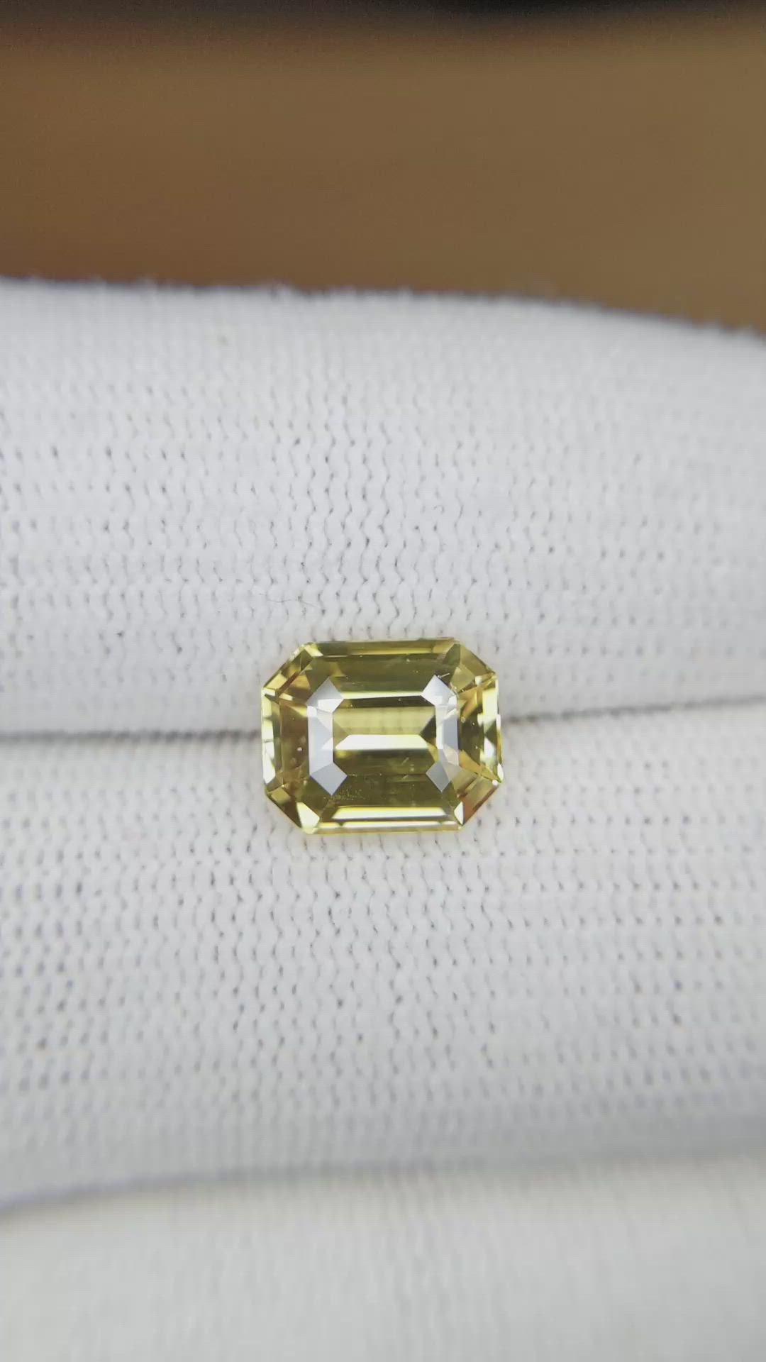 3.04 Ct. Yellow Sapphire from Ceylon (Sri Lanka) Size Video