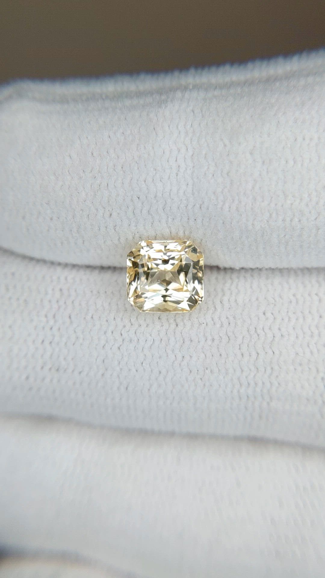 2.55 Ct. Yellow Sapphire from Ceylon (Sri Lanka) Size Video