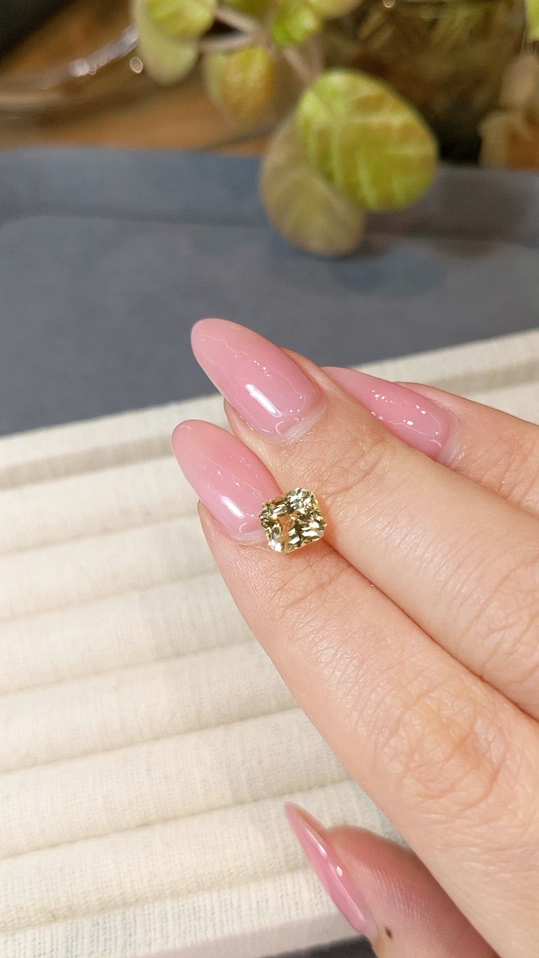 2.55 Ct. Yellow Sapphire from Ceylon (Sri Lanka) Size Video