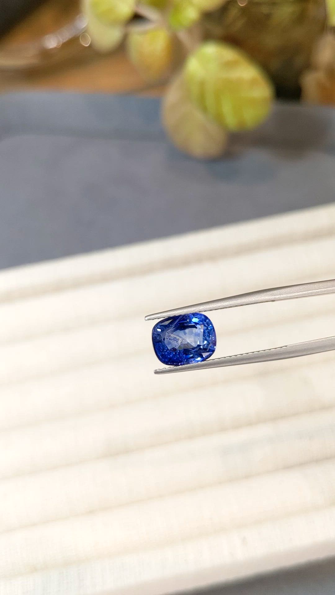 4.03 Ct. Blue Sapphire from Ceylon (Sri Lanka) Size Video