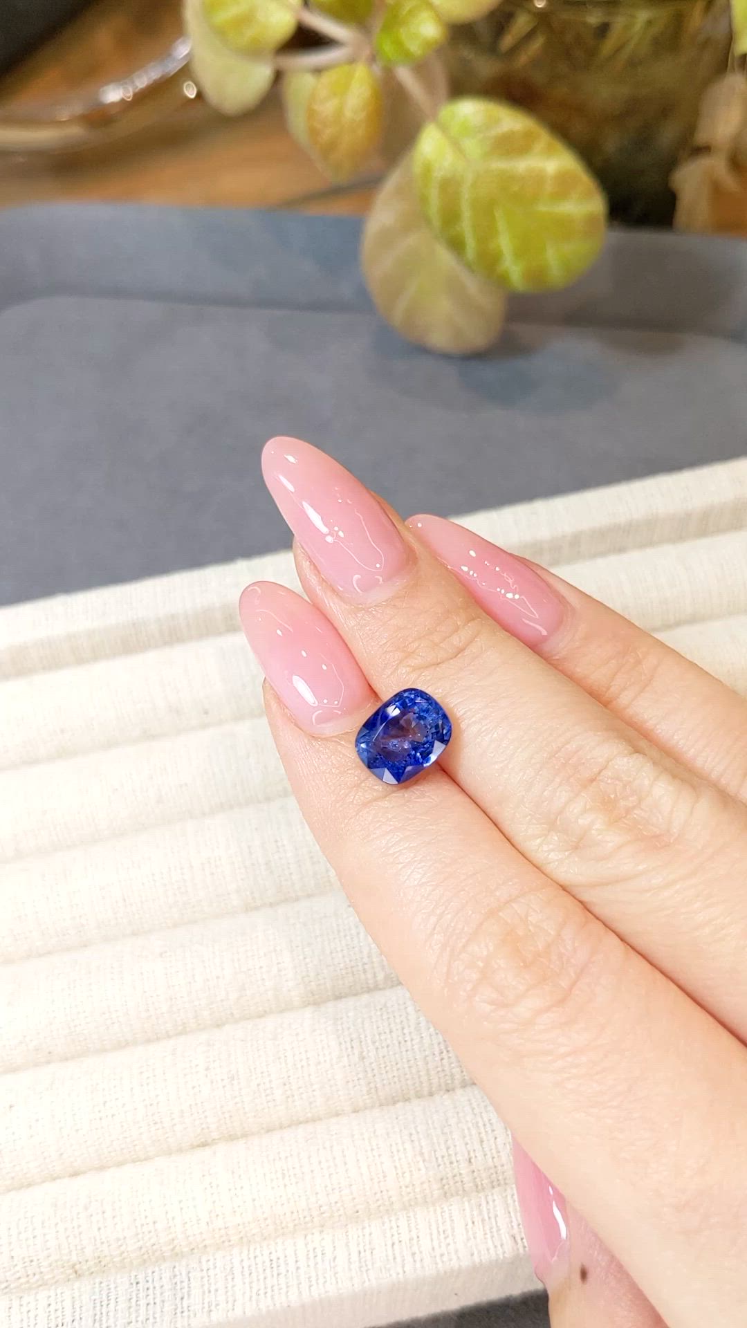 4.03 Ct. Blue Sapphire from Ceylon (Sri Lanka) Size Video