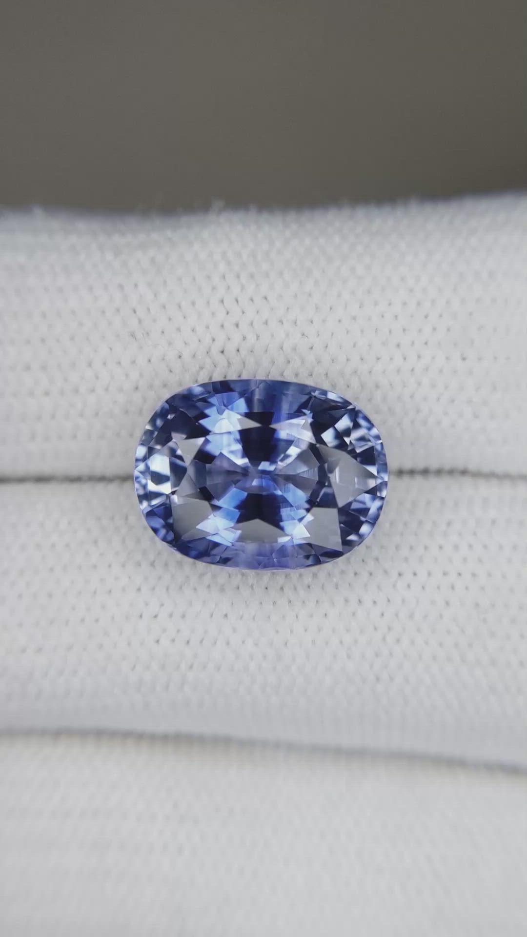 9.87 Ct. Purplish Blue Sapphire from Ceylon (Sri Lanka) Size Video