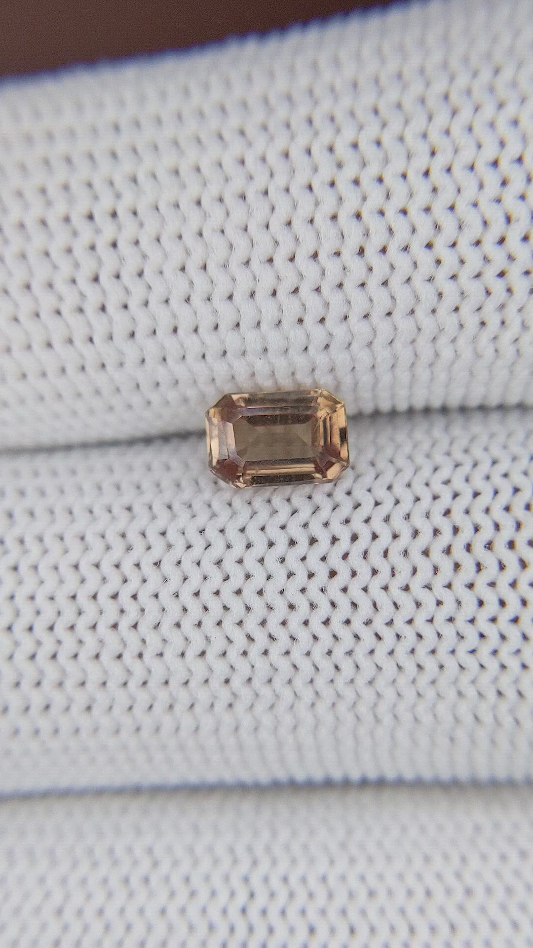 1.03 Ct. Padparadscha Sapphire from Ceylon (Sri Lanka) Size Video