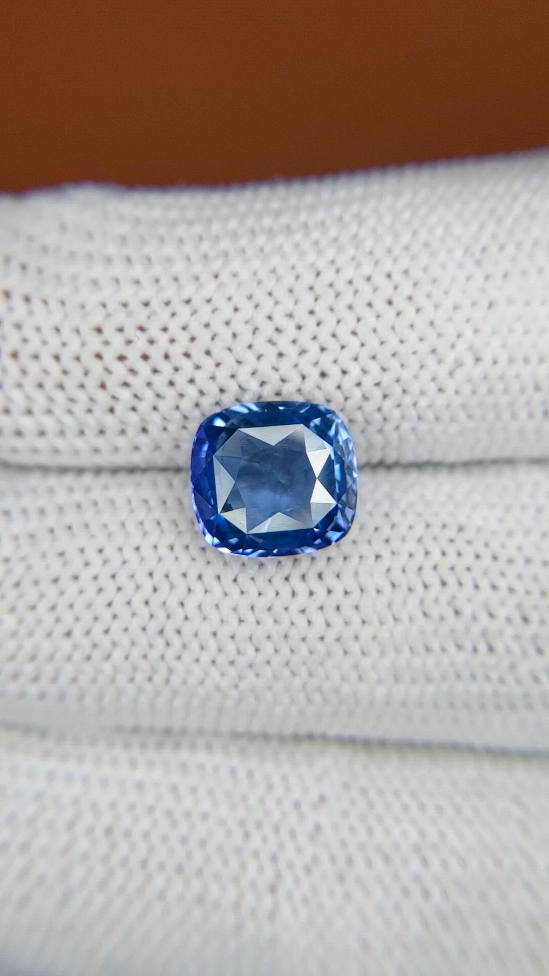 4.16 Ct. Blue Sapphire from Ceylon (Sri Lanka) Size Video