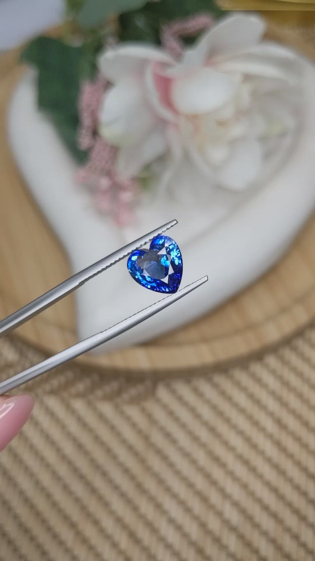 4.12 Ct. Blue Sapphire from Ceylon (Sri Lanka) Size Video