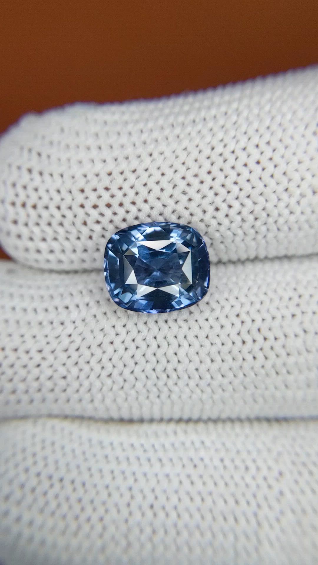4.18 Ct. Blue Sapphire from Ceylon (Sri Lanka) Size Video