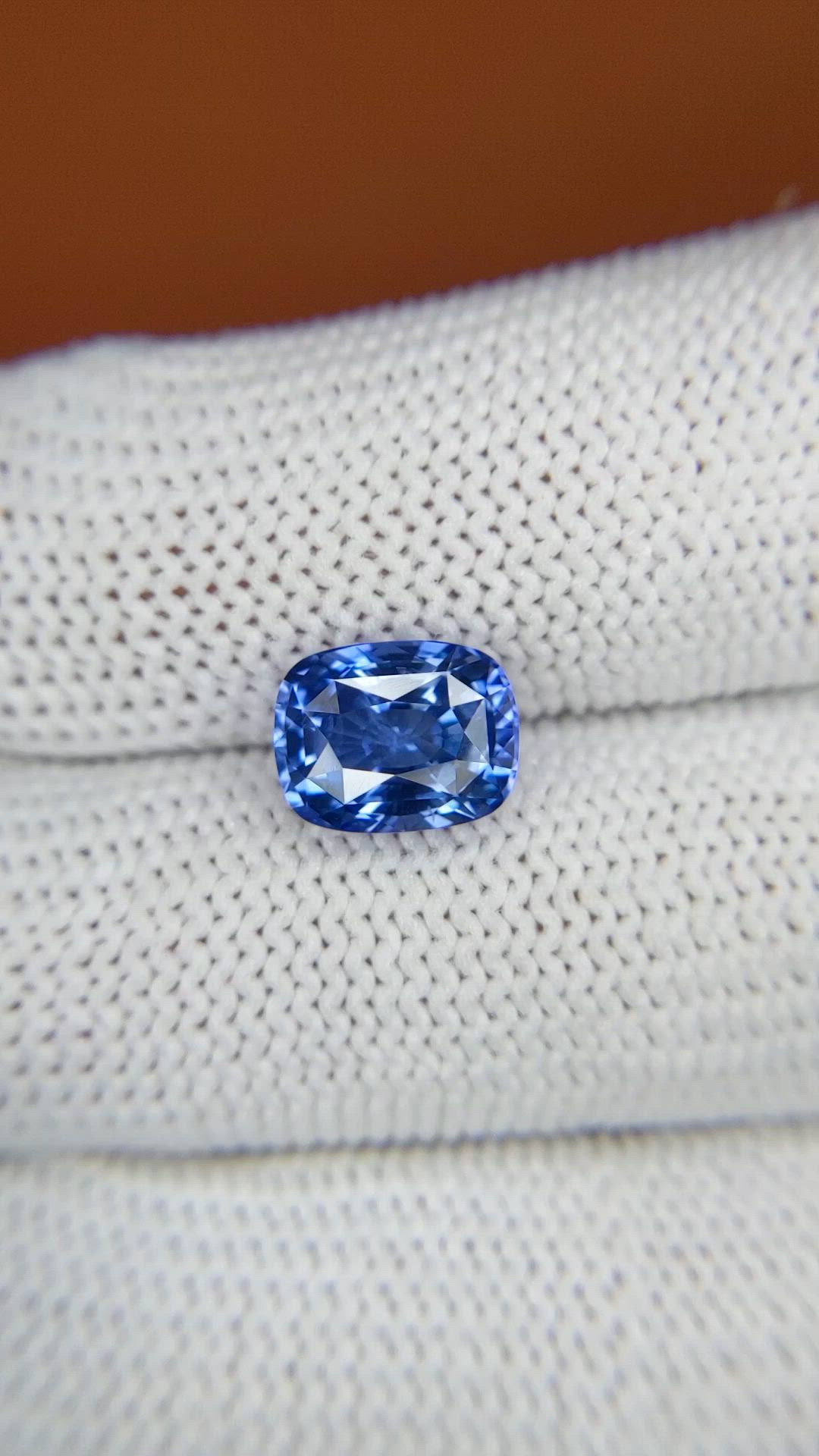3.15 Ct. Blue Sapphire from Ceylon (Sri Lanka) Size Video