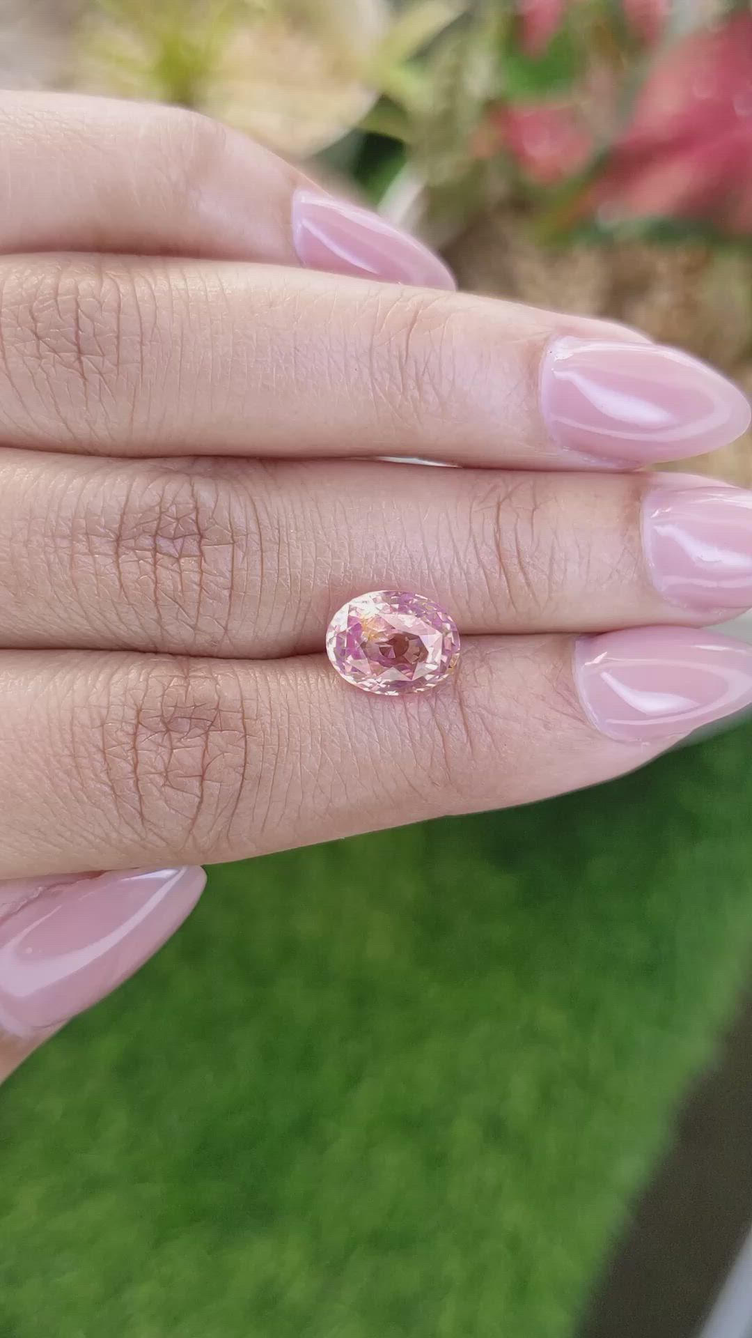 4.12 Ct. Padparadscha Sapphire from Ceylon (Sri Lanka) Size Video