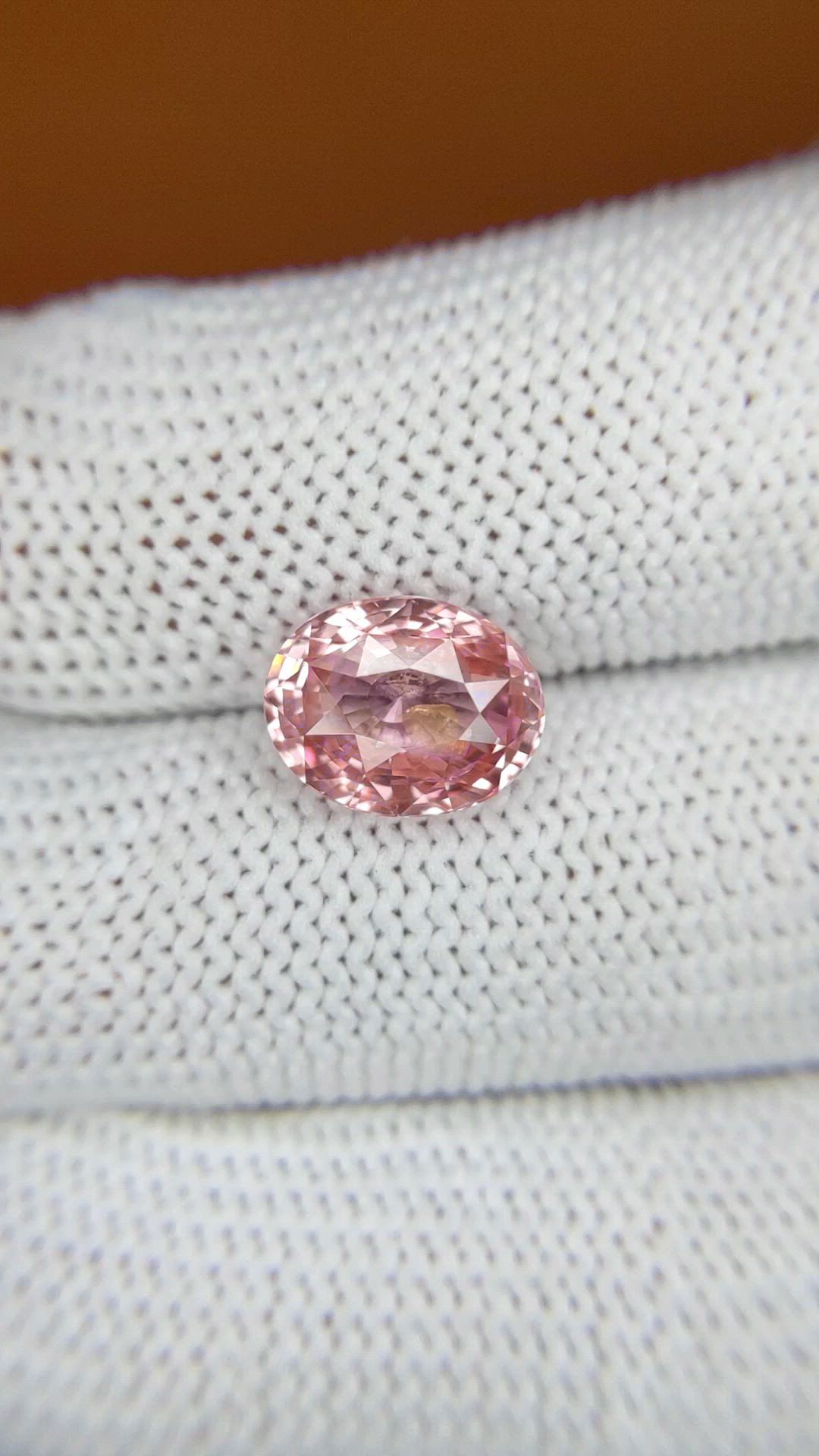 4.12 Ct. Padparadscha Sapphire from Ceylon (Sri Lanka) Size Video