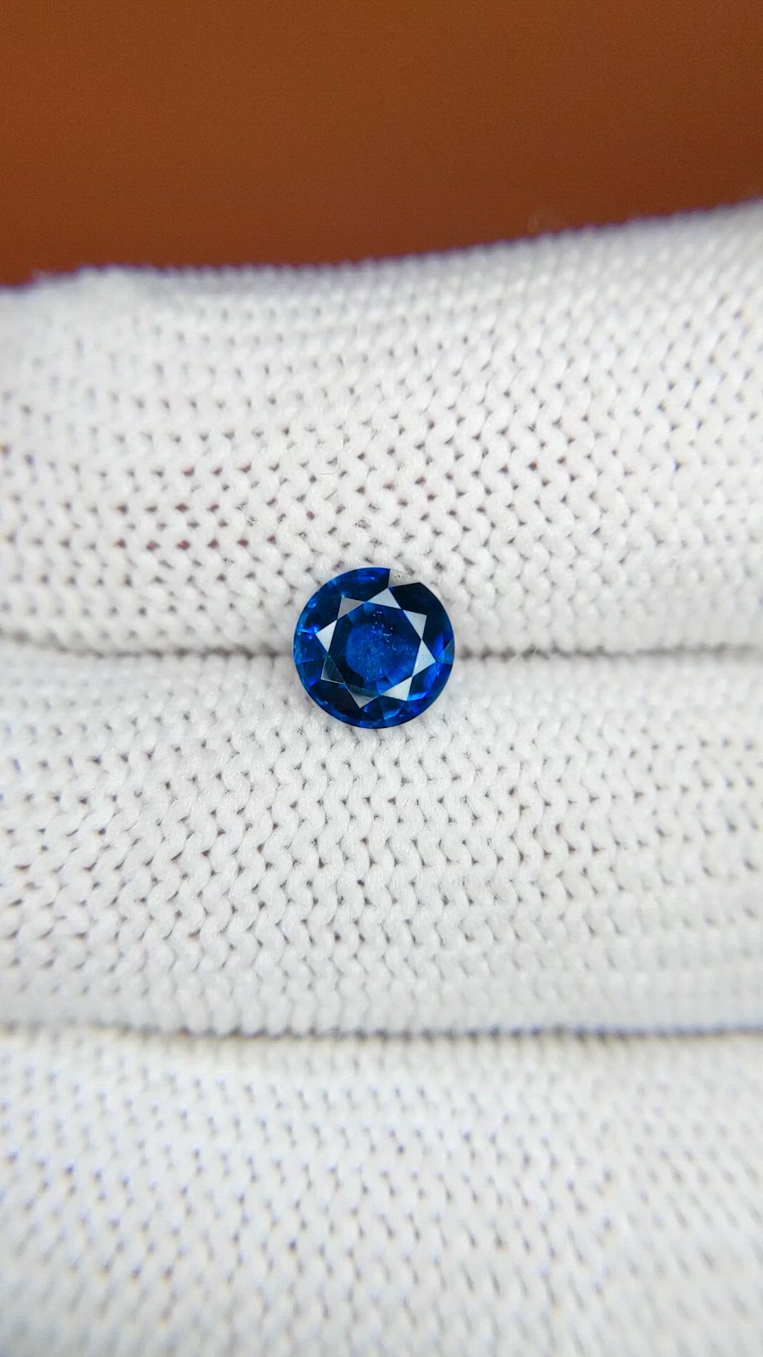 1.05 Ct. Blue Sapphire from Ceylon (Sri Lanka) Size Video