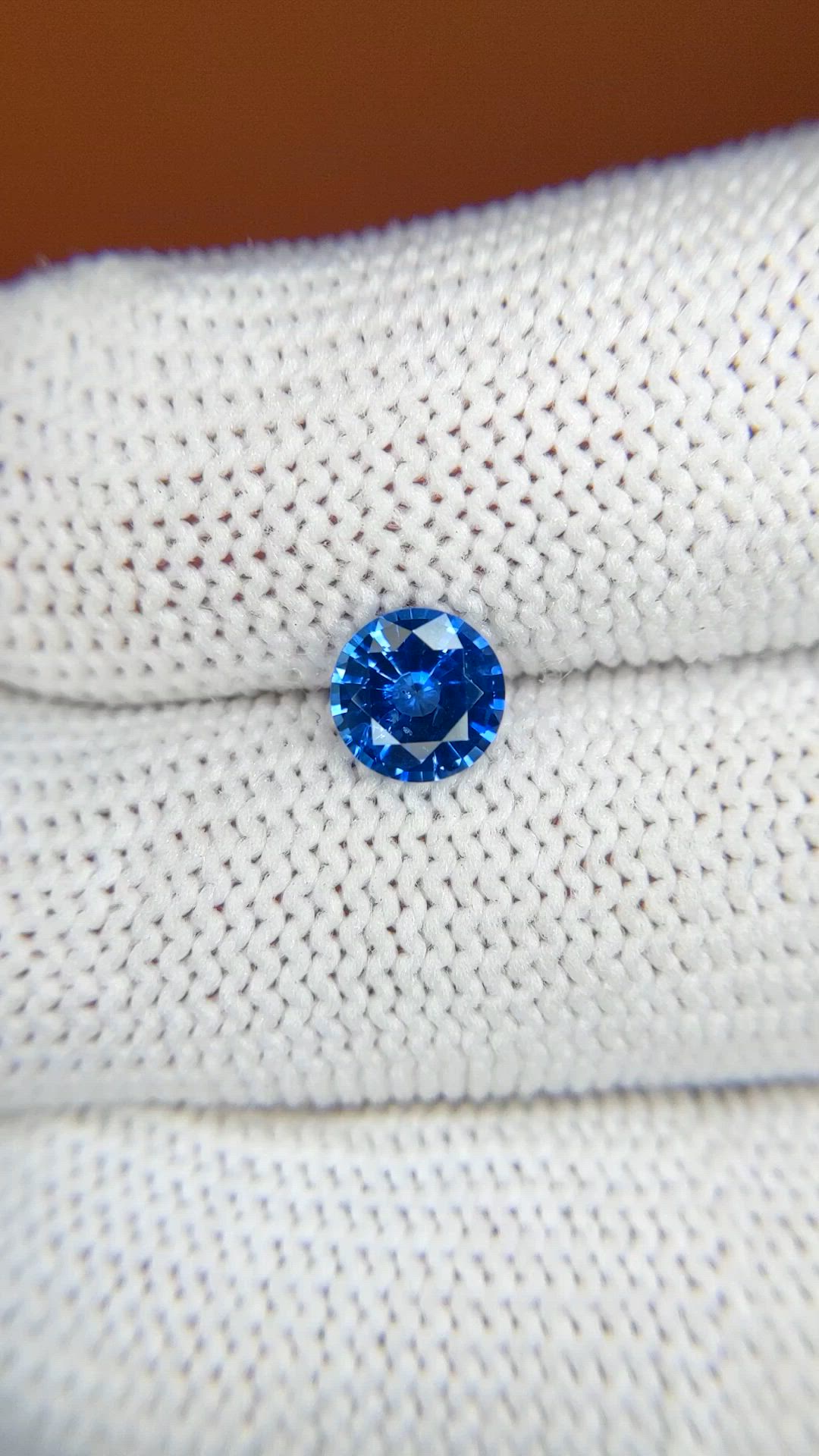 1.00 Ct. Blue Sapphire from Ceylon (Sri Lanka) Size Video