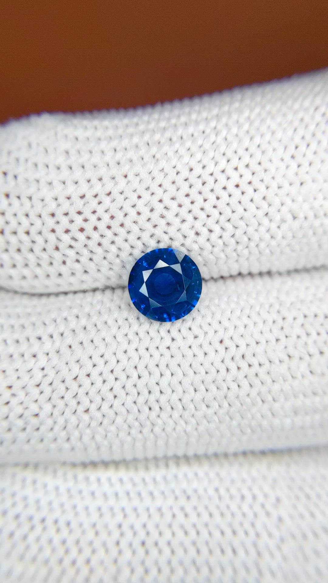 1.38 Ct. Blue Sapphire from Ceylon (Sri Lanka) Size Video