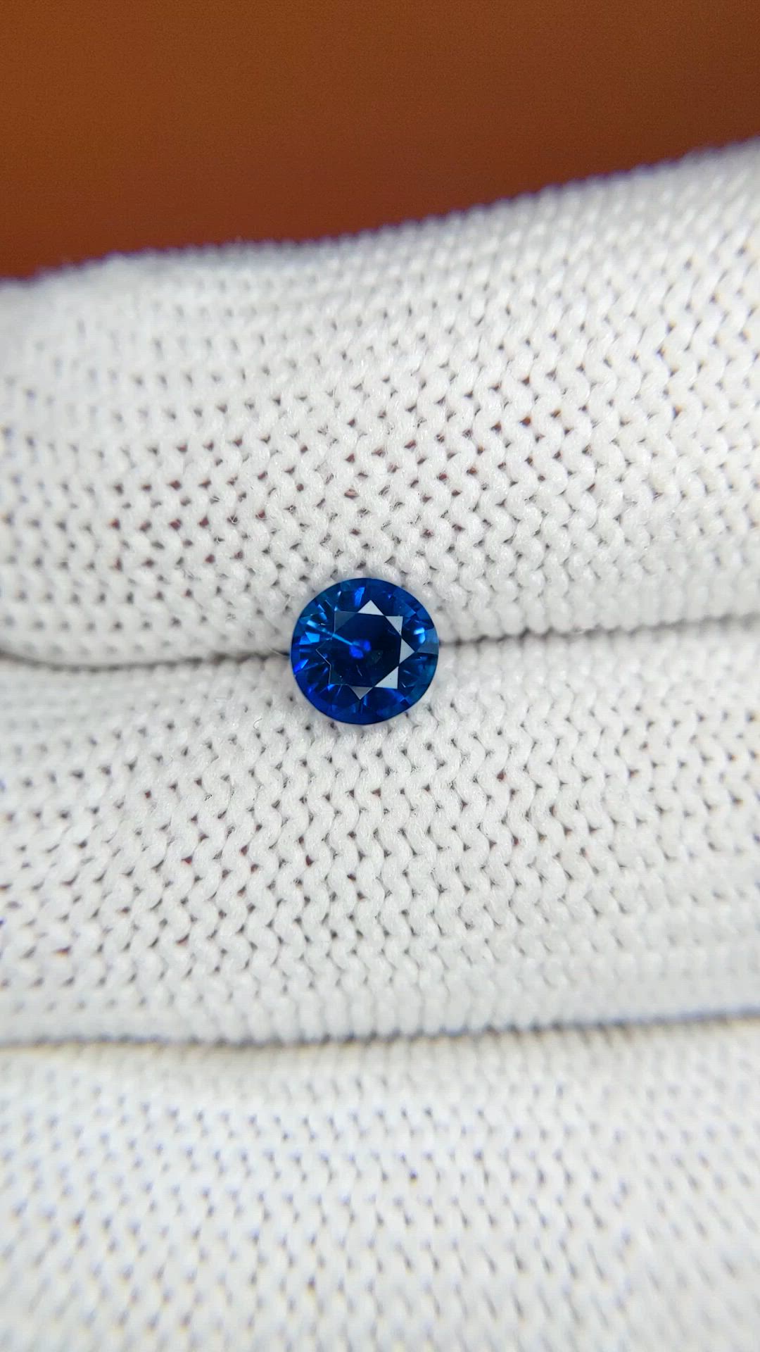 0.98 Ct. Blue Sapphire from Ceylon (Sri Lanka) Size Video