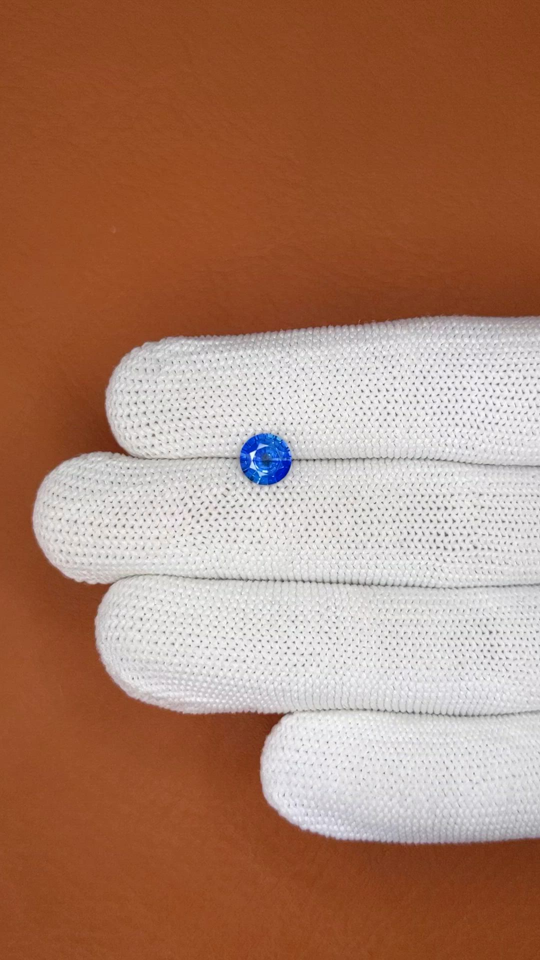 1.05 Ct. Blue Sapphire from Ceylon (Sri Lanka) Size Video