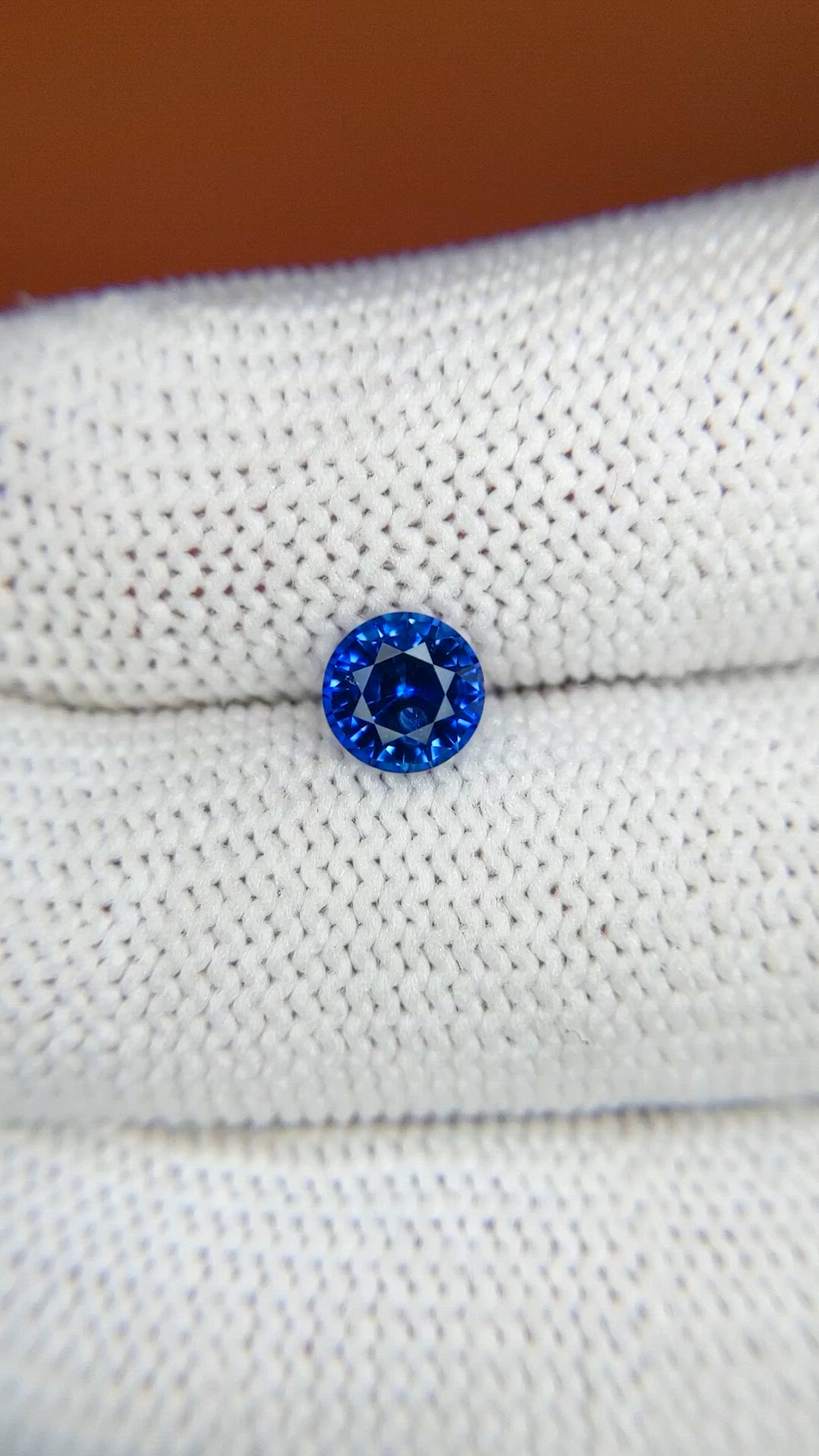 1.03 Ct. Blue Sapphire from Ceylon (Sri Lanka) Size Video