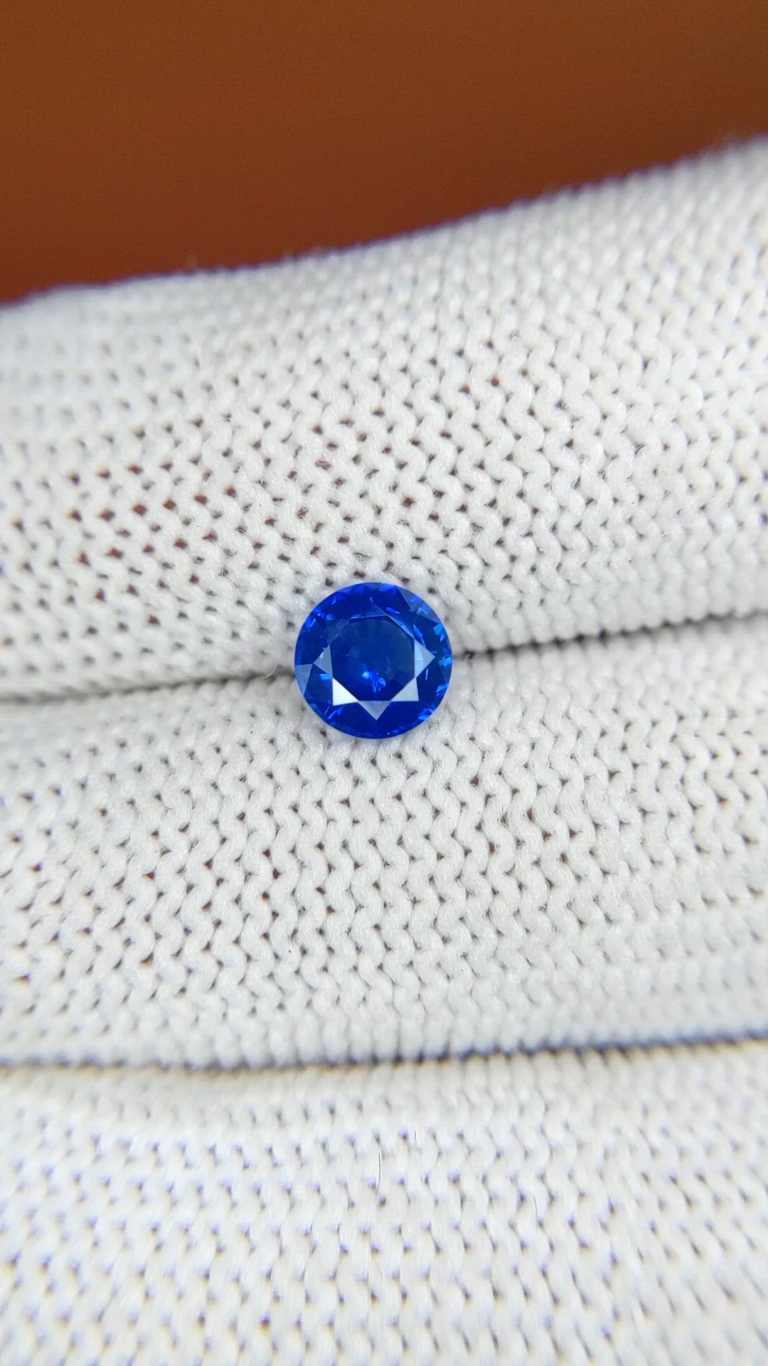 0.94 Ct. Blue Sapphire from Ceylon (Sri Lanka) Size Video