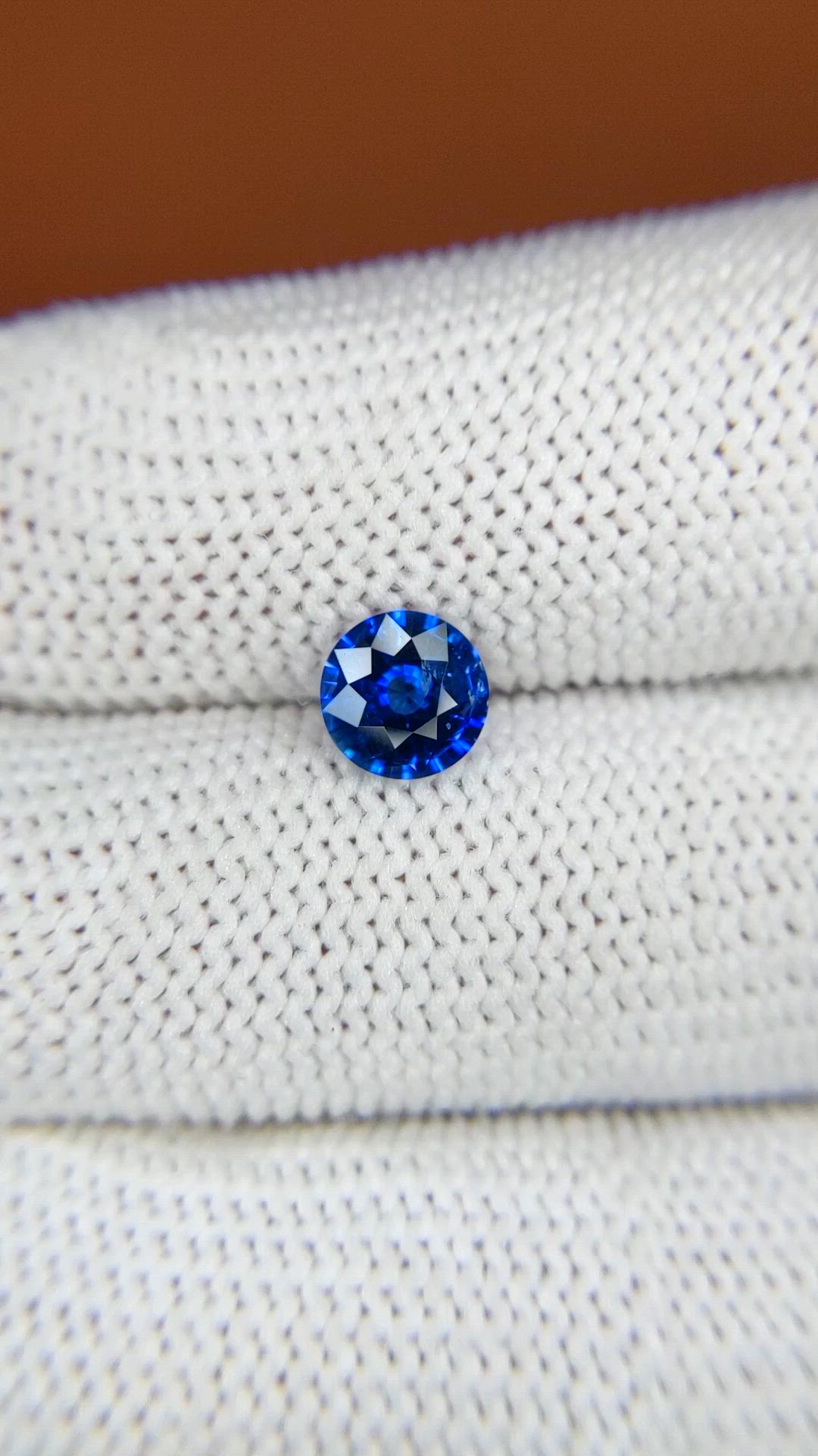 1.01 Ct. Blue Sapphire from Ceylon (Sri Lanka) Size Video