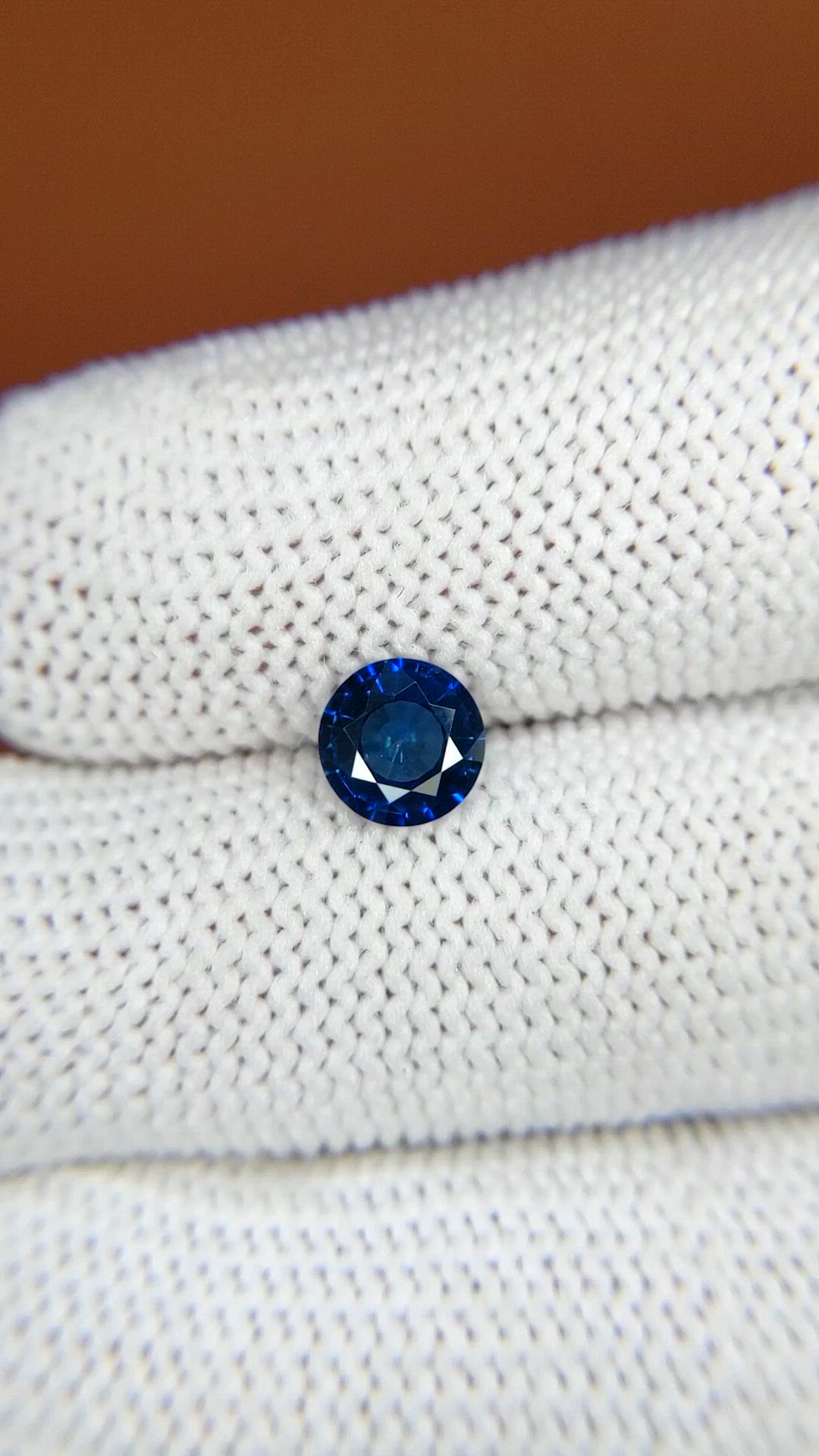 0.90 Ct. Blue Sapphire from Ceylon (Sri Lanka) Size Video